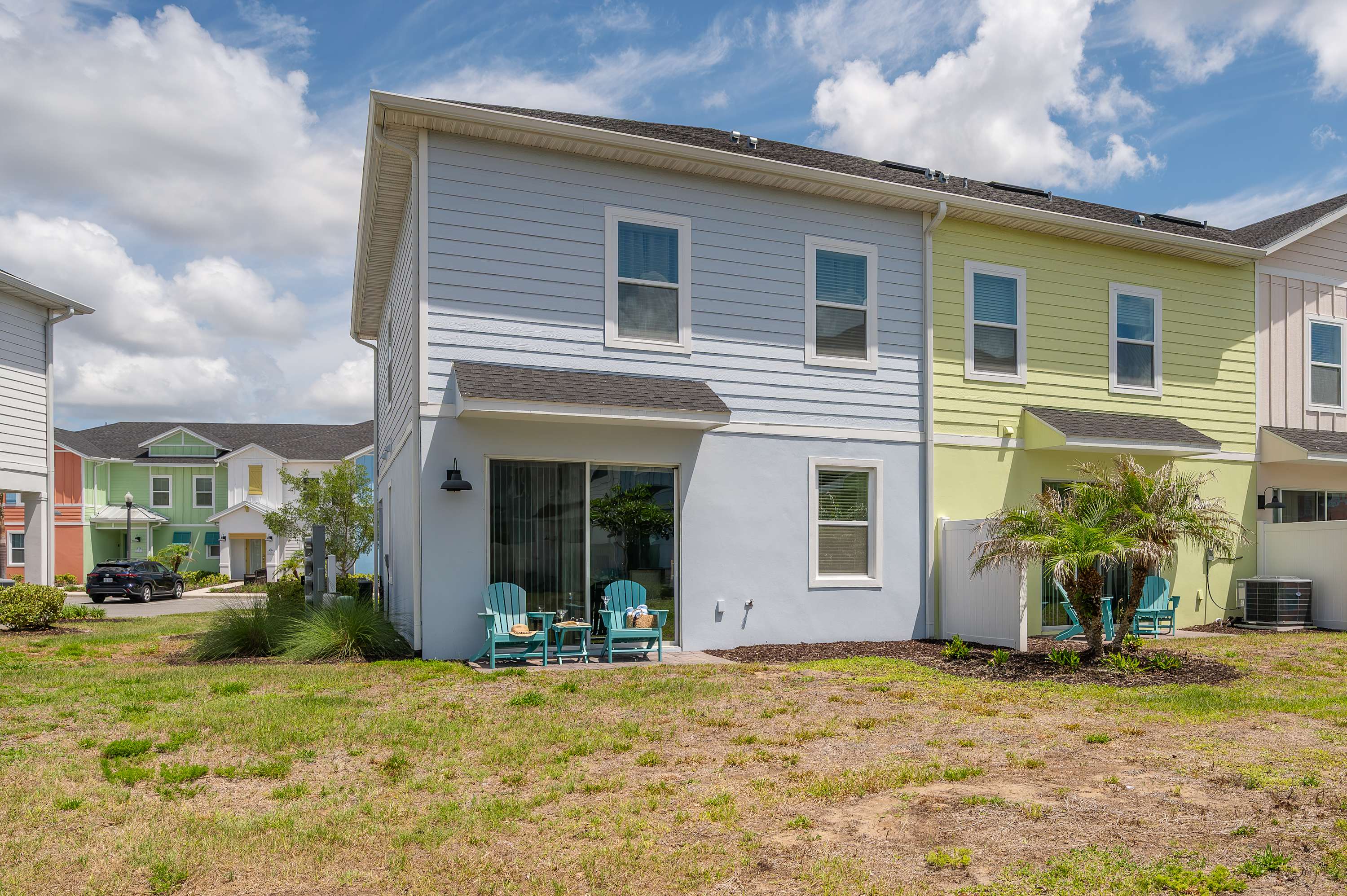 Townhome with patio near Disney and parks