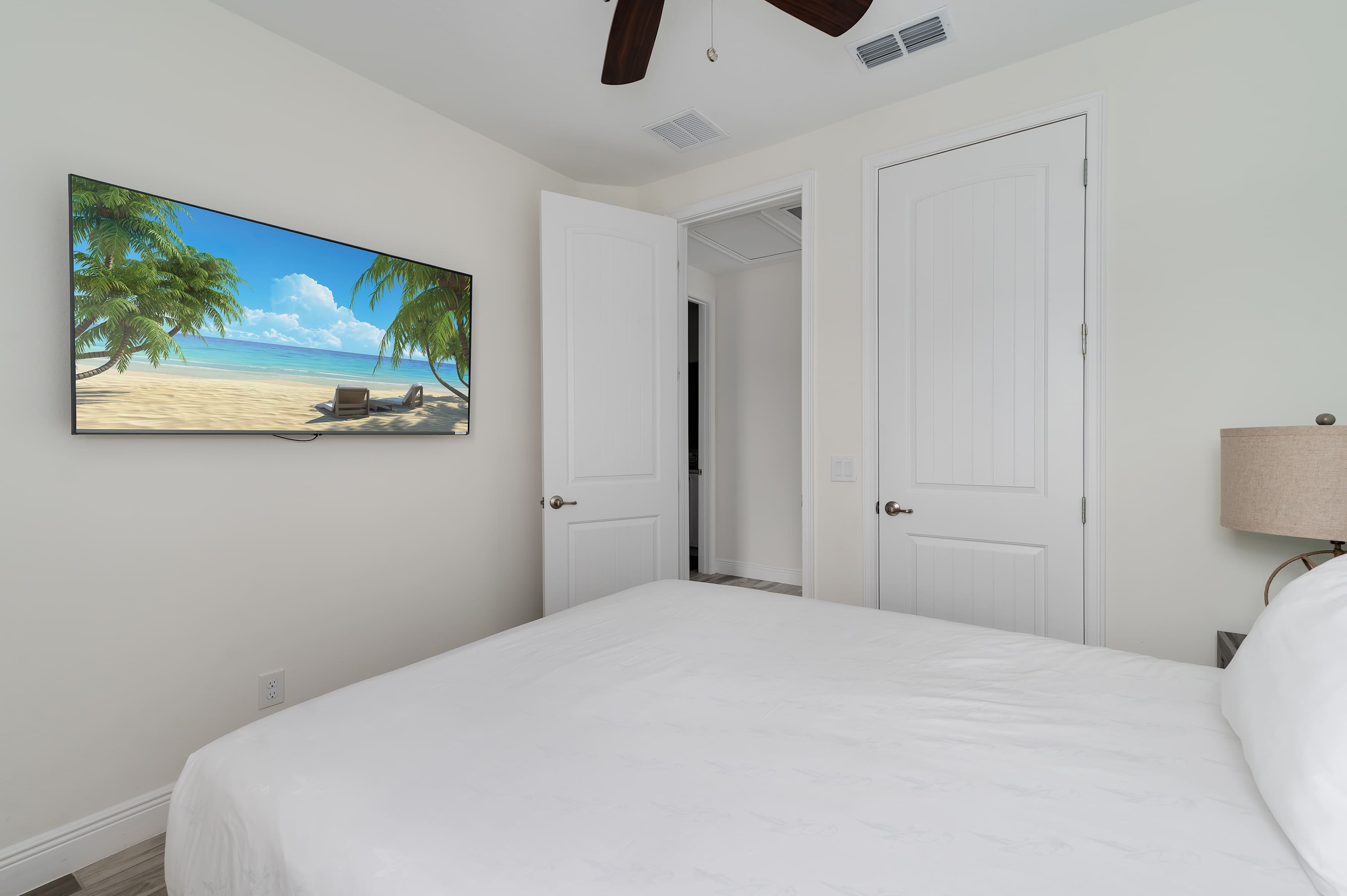 Townhome with patio near Disney and parks
