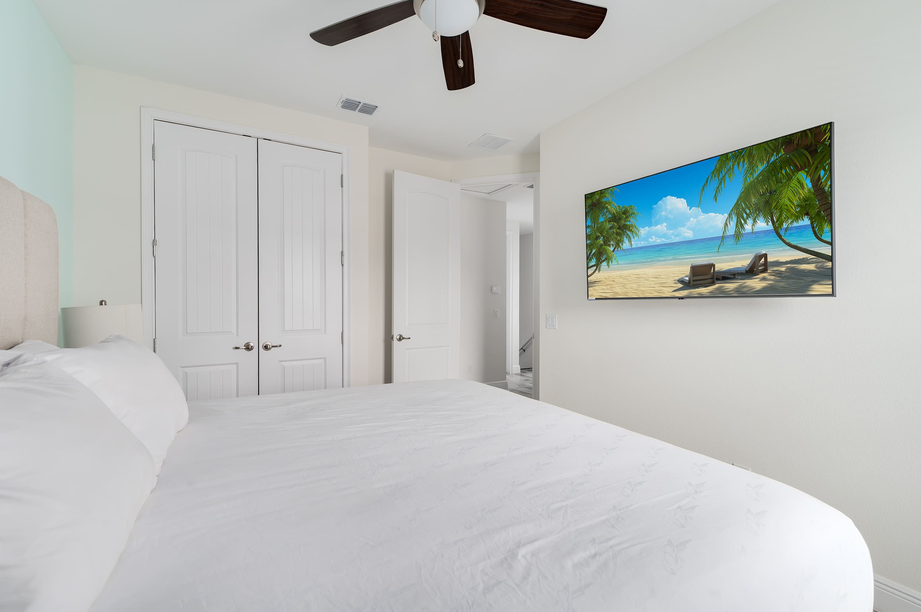 Townhome with patio near Disney and parks