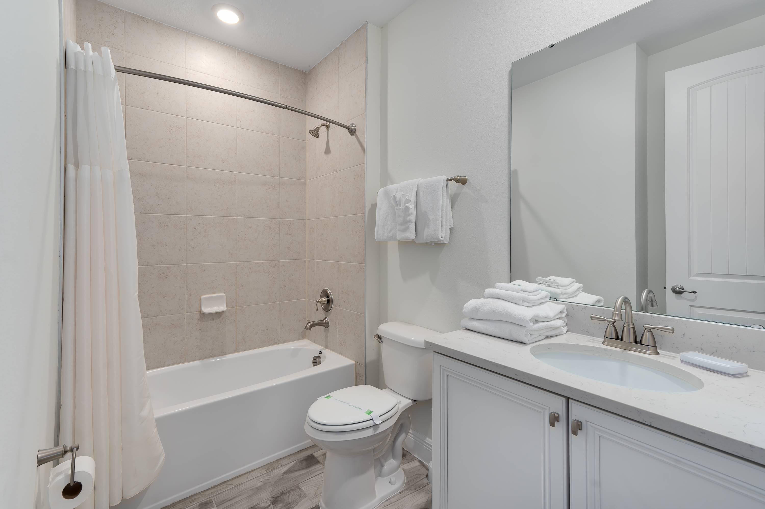 Townhome with patio near Disney and parks