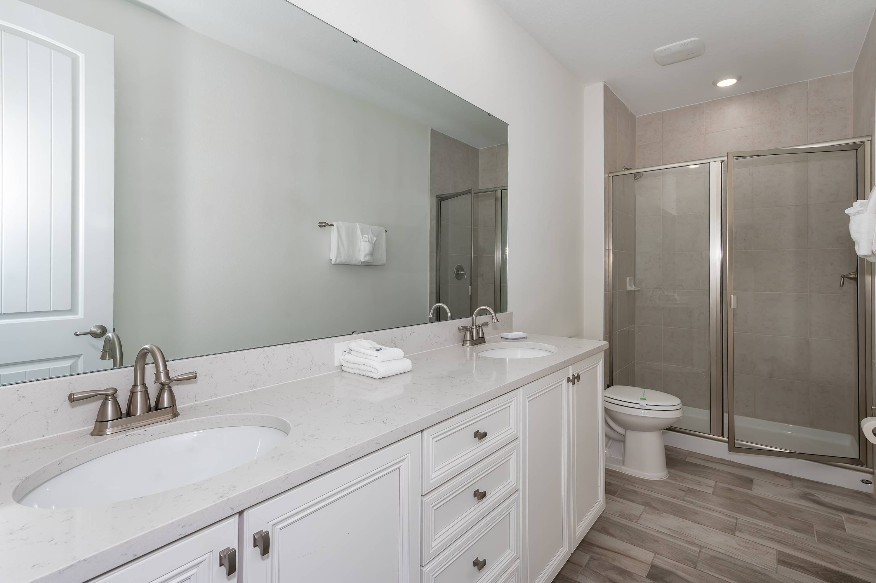 Townhome with patio near Disney and parks