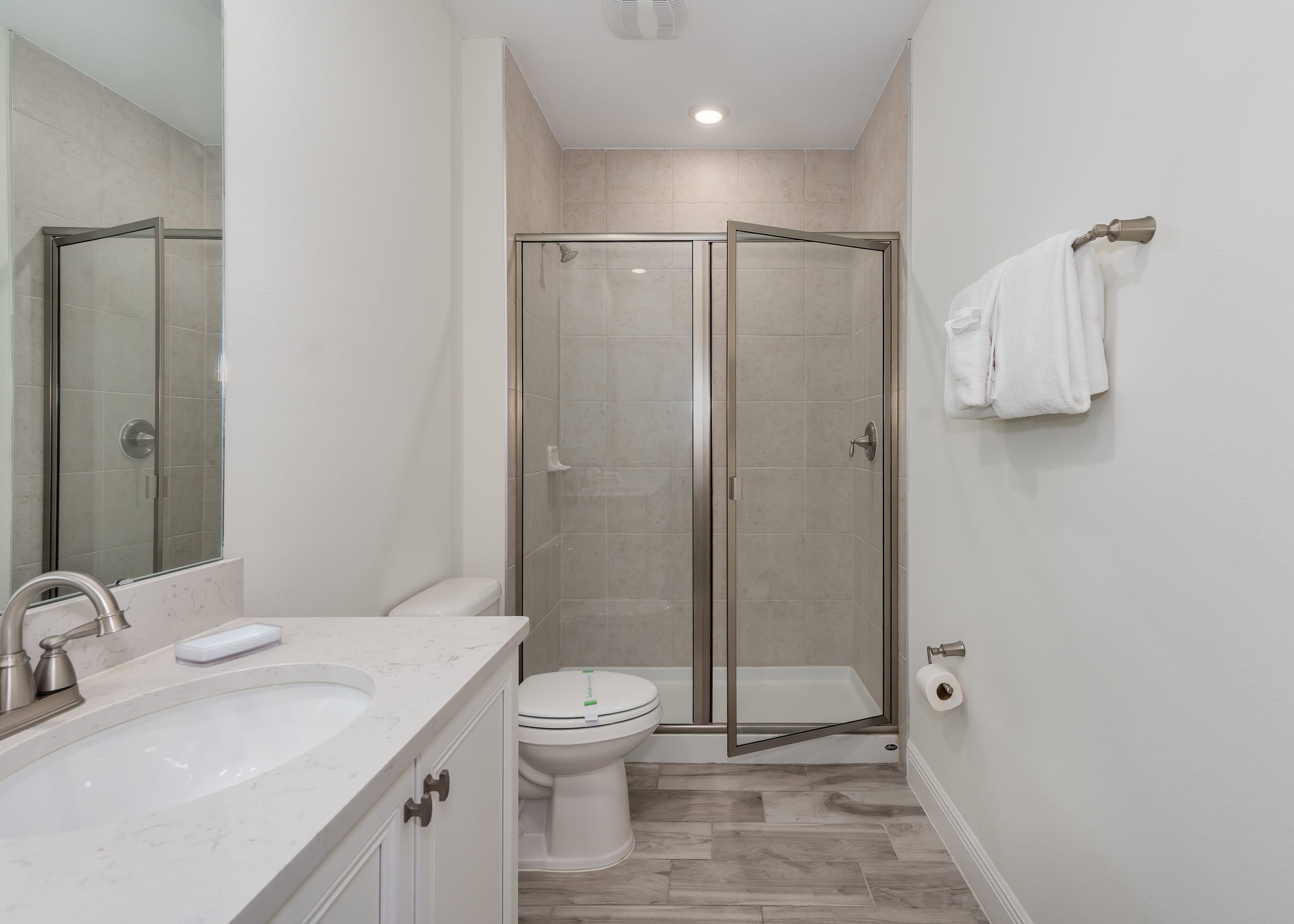 Townhome with patio near Disney and parks