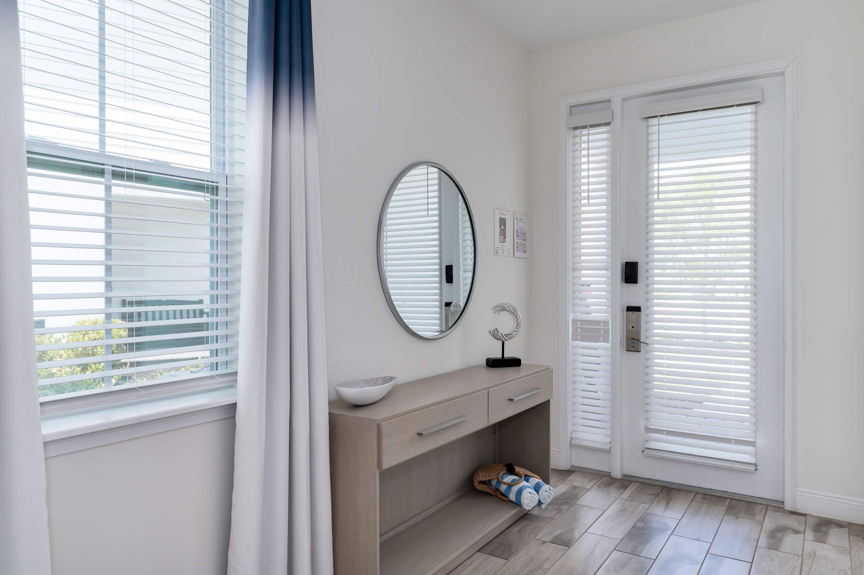 Townhome with patio near Disney and parks