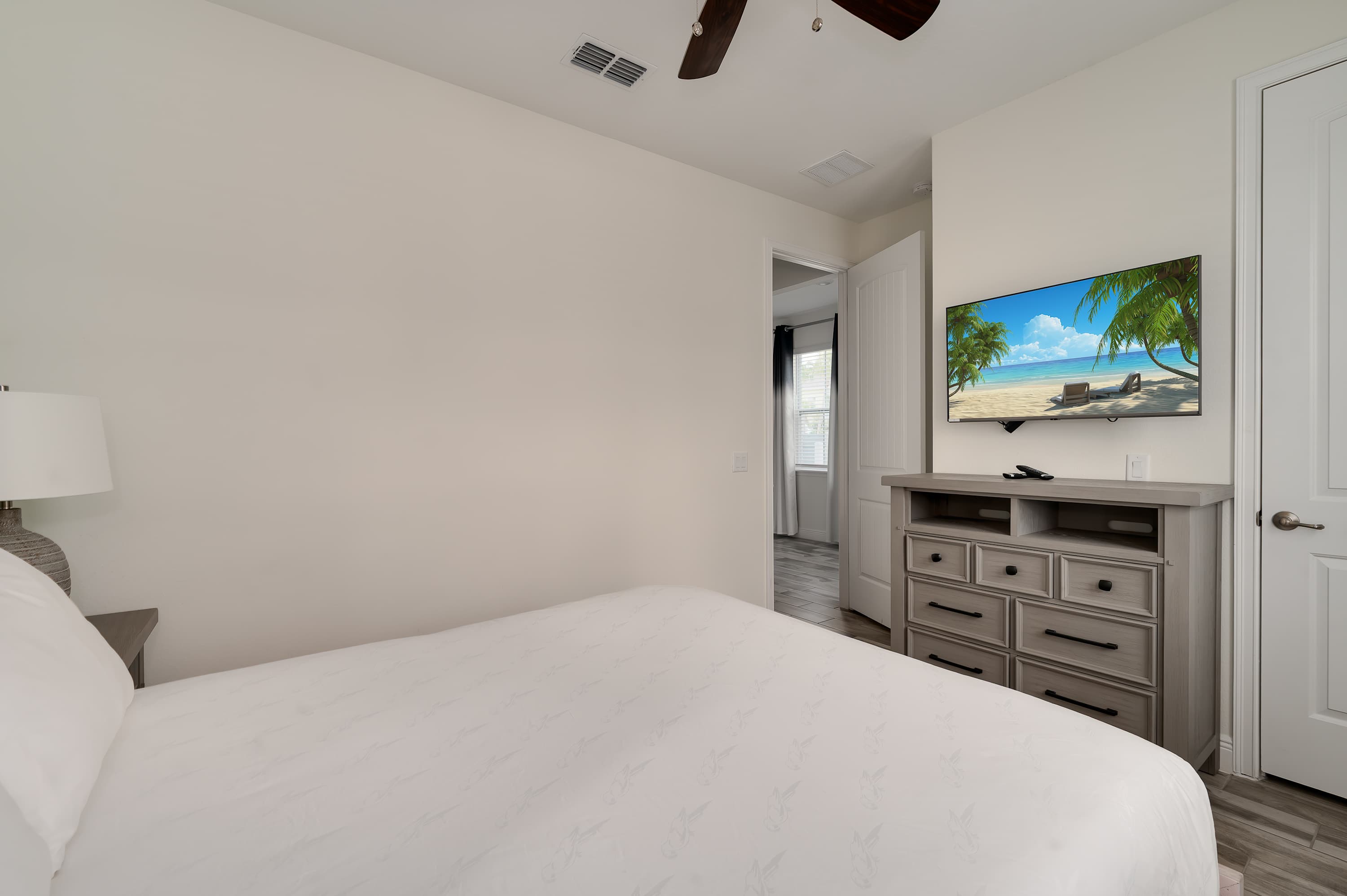 Townhome with patio near Disney and parks