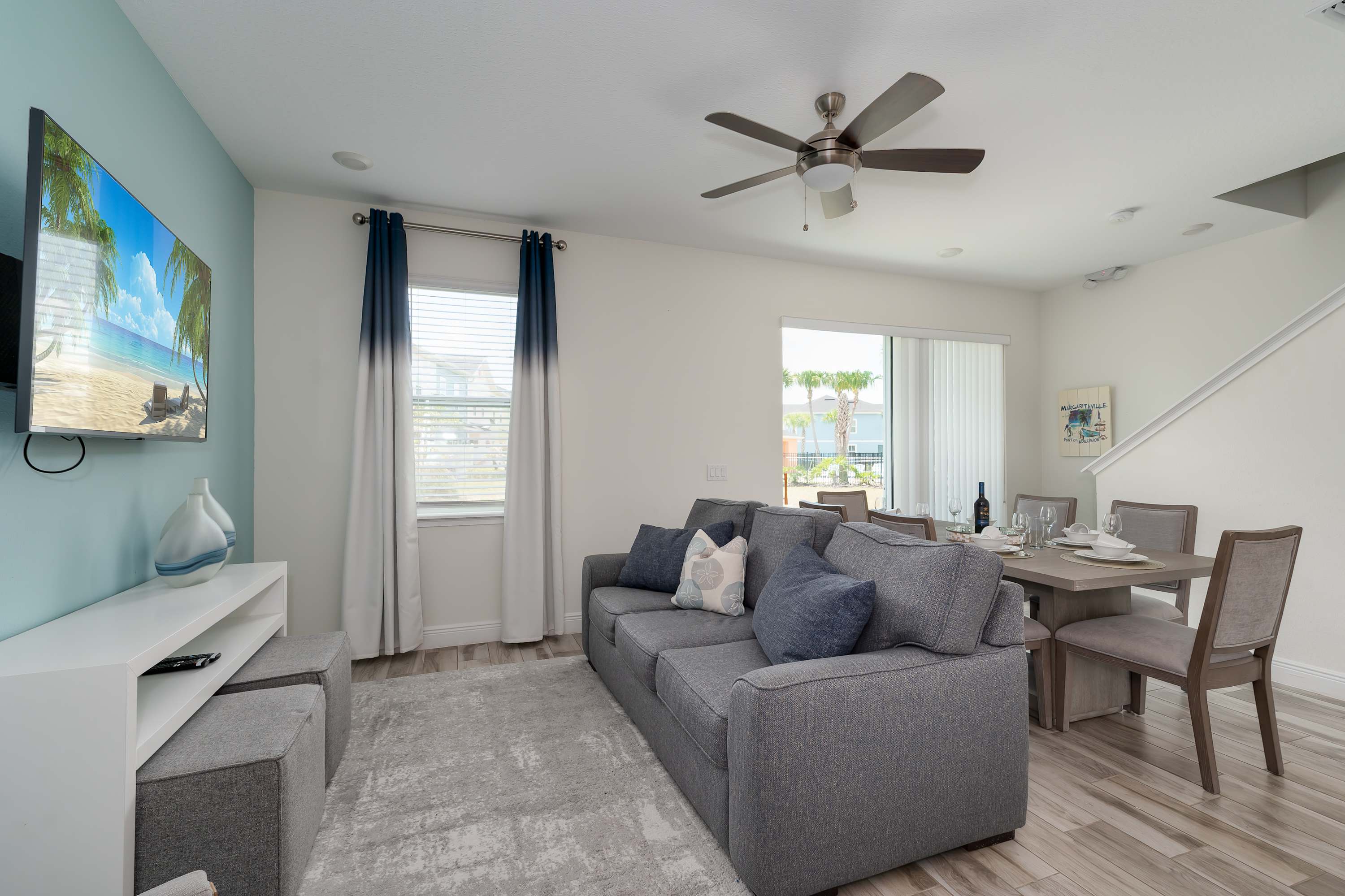 Townhome with patio near Disney and parks