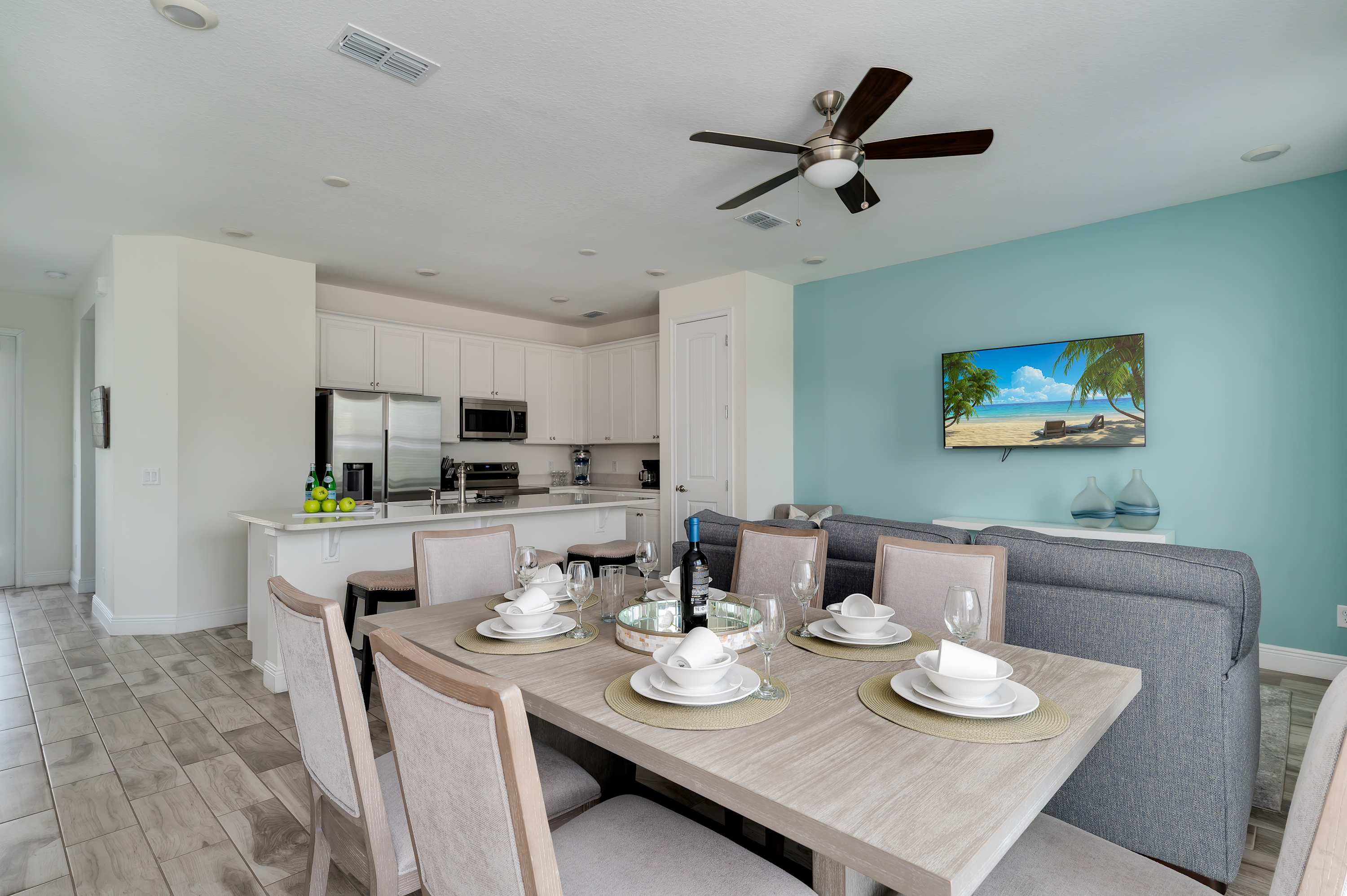Townhome with patio near Disney and parks