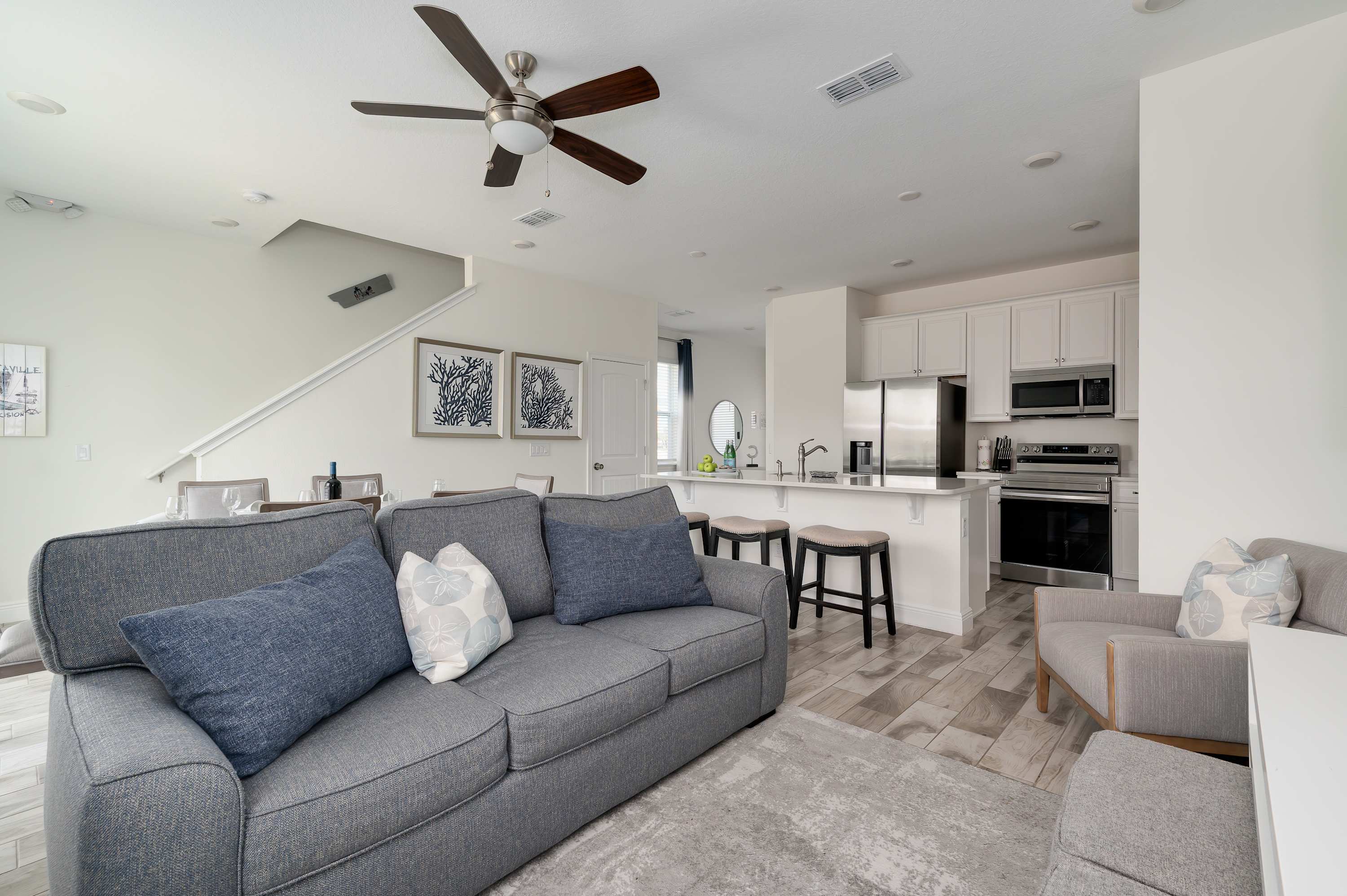 Townhome with patio near Disney and parks