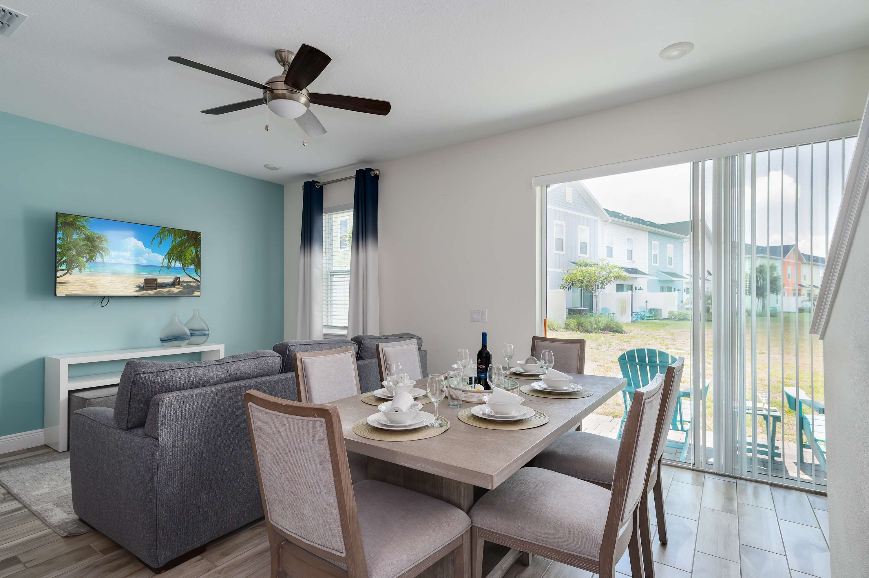 Townhome with patio near Disney and parks