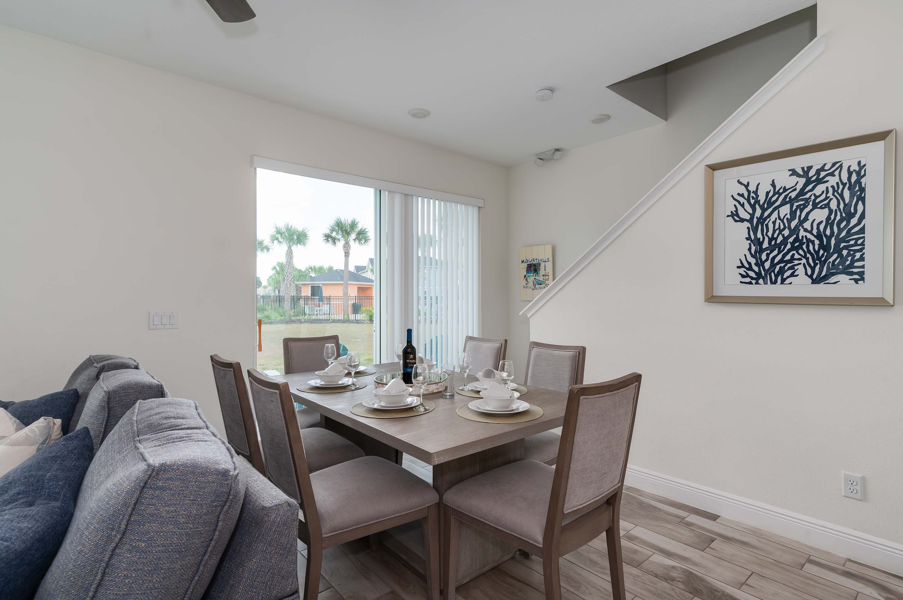 Townhome with patio near Disney and parks
