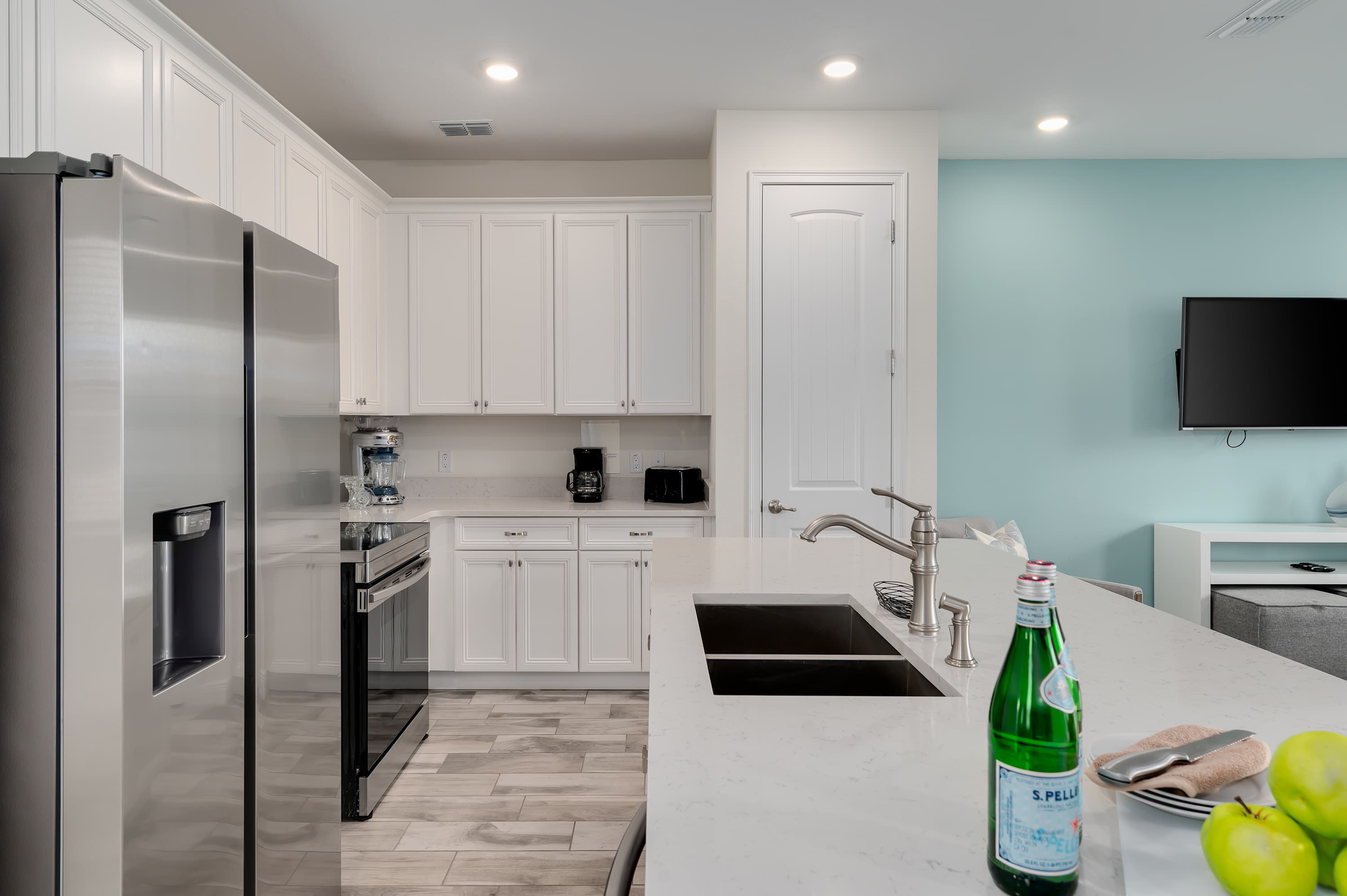 Townhome with patio near Disney and parks