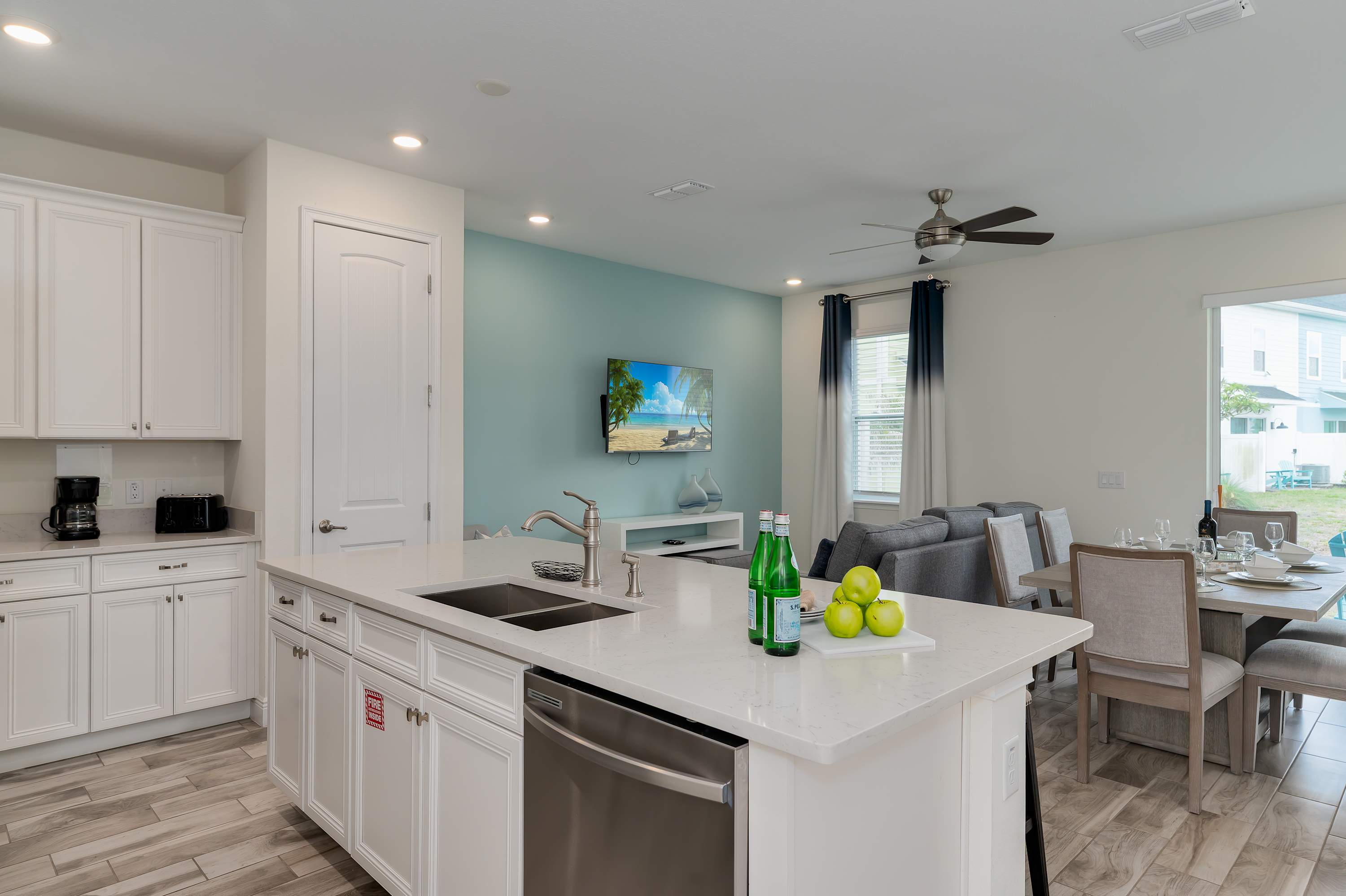 Townhome with patio near Disney and parks