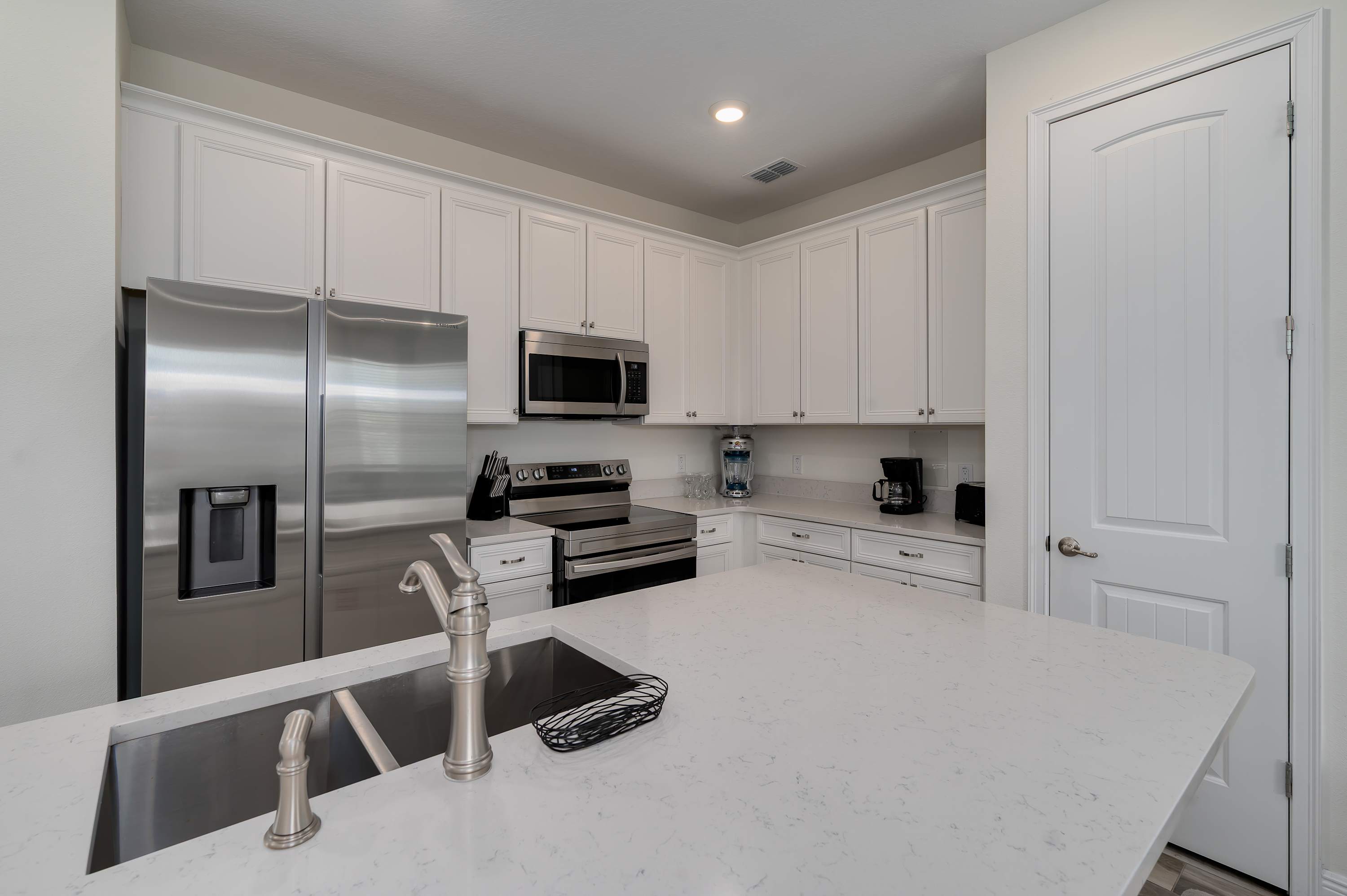 Townhome with patio near Disney and parks