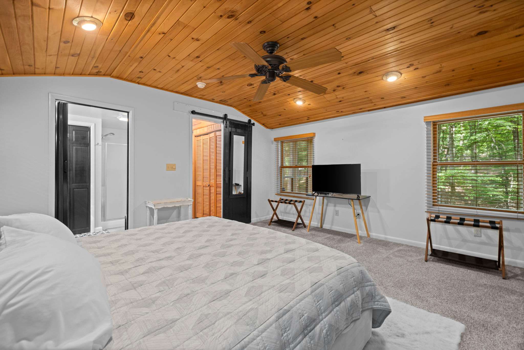 Cozy Cottage w Fireplace, FirePit & Resort Access