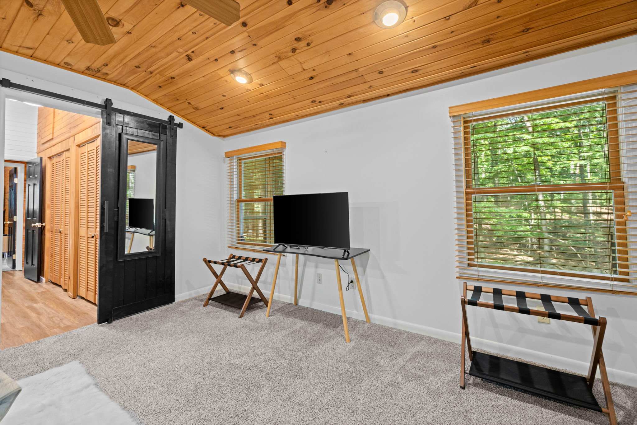 Cozy Cottage w Fireplace, FirePit & Resort Access