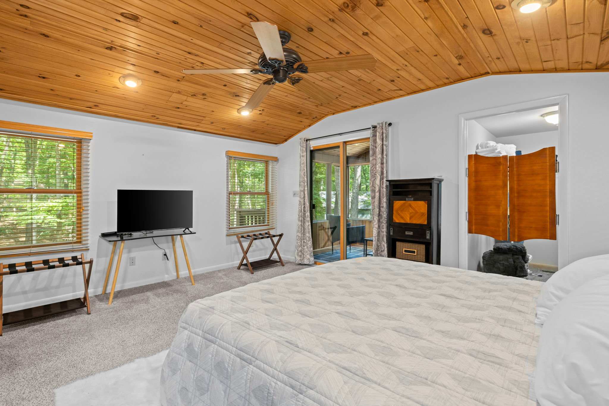 Cozy Cottage w Fireplace, FirePit & Resort Access