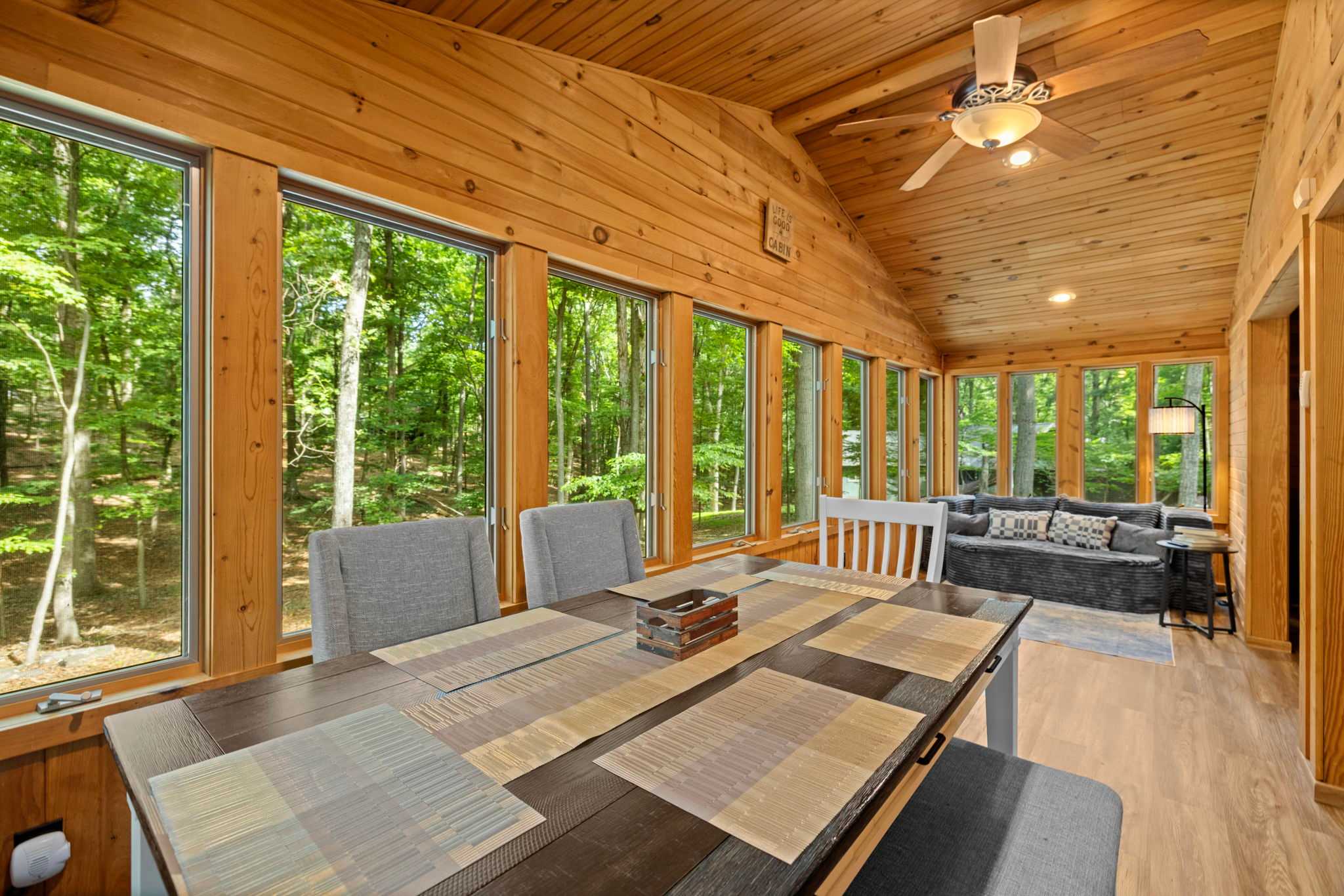 Cozy Cottage w Fireplace, FirePit & Resort Access