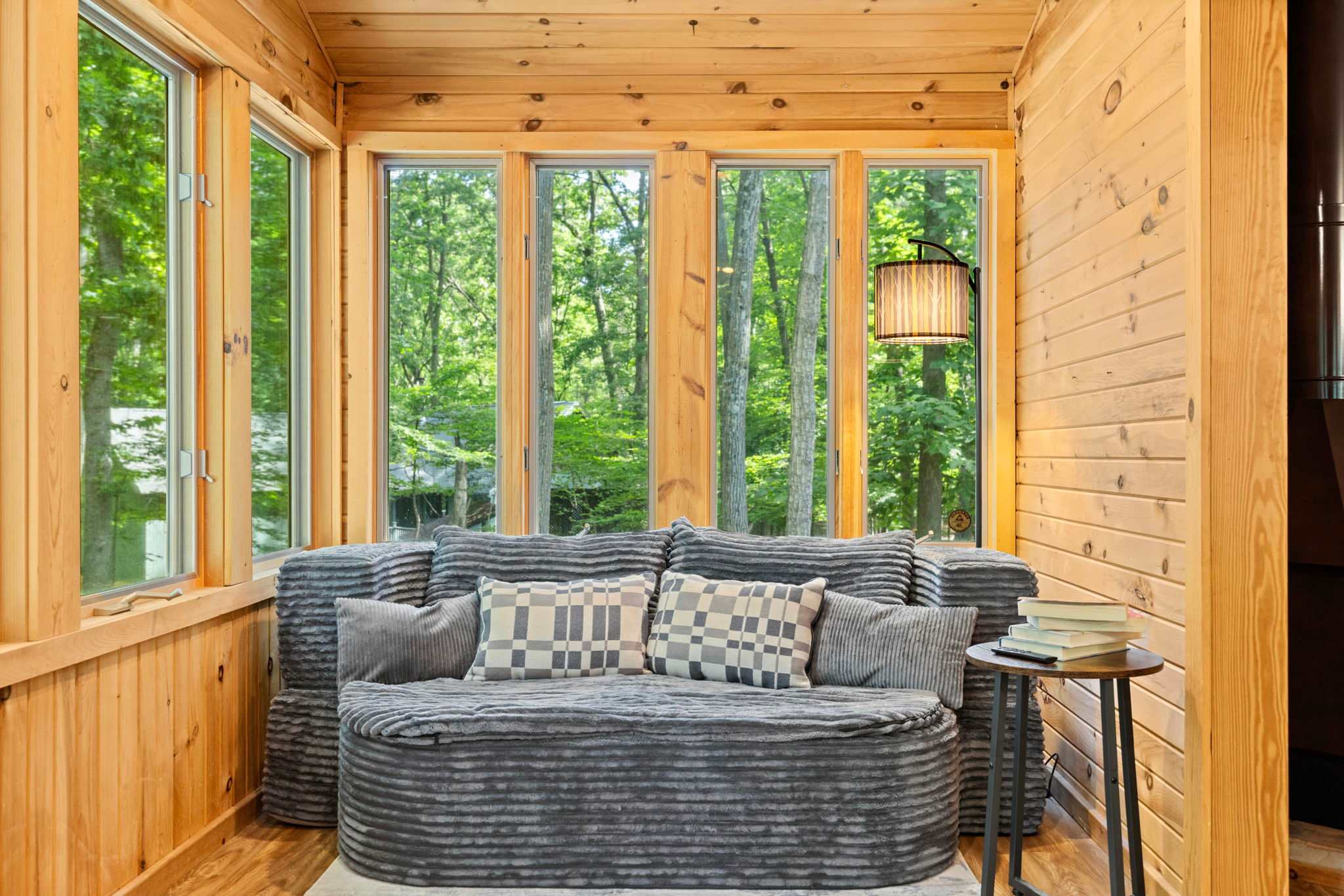 Cozy Cottage w Fireplace, FirePit & Resort Access