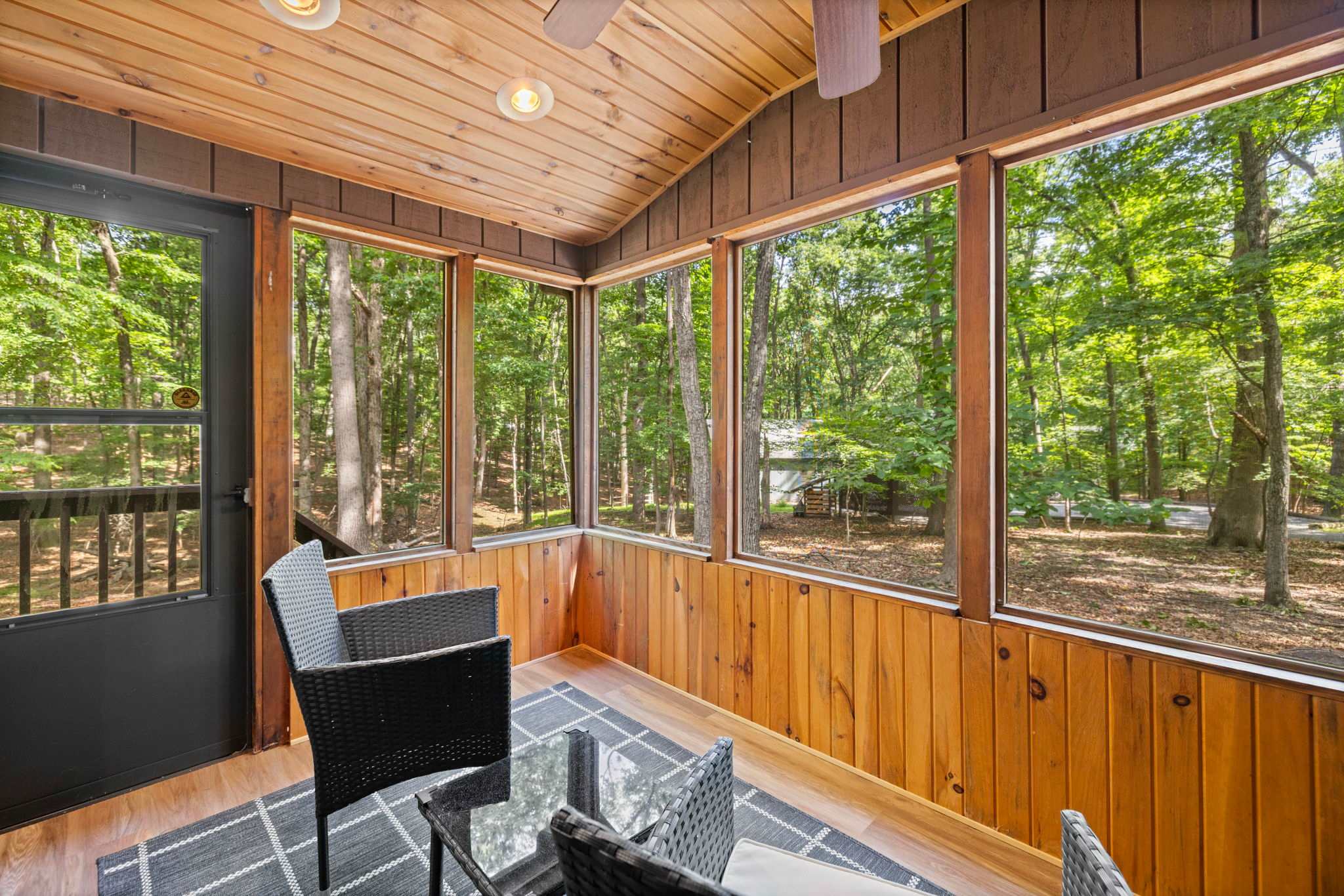 Cozy Cottage w Fireplace, FirePit & Resort Access