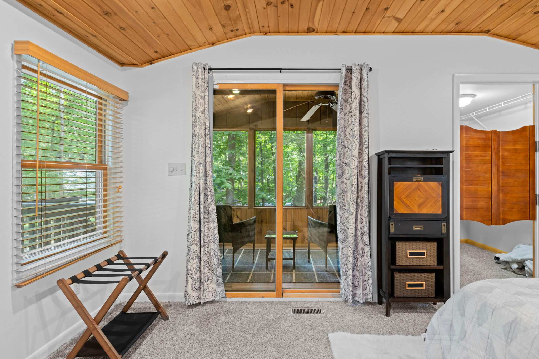 Cozy Cottage w Fireplace, FirePit & Resort Access