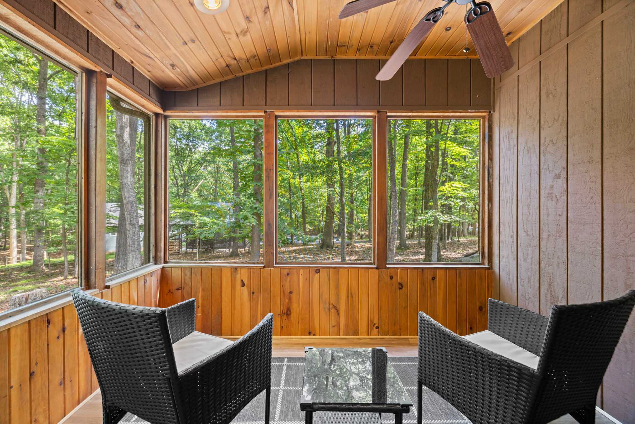 Cozy Cottage w Fireplace, FirePit & Resort Access