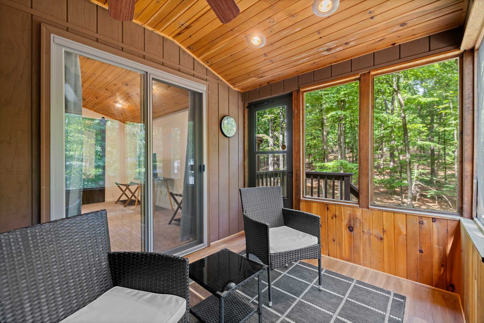 Cozy Cottage w Fireplace, FirePit & Resort Access