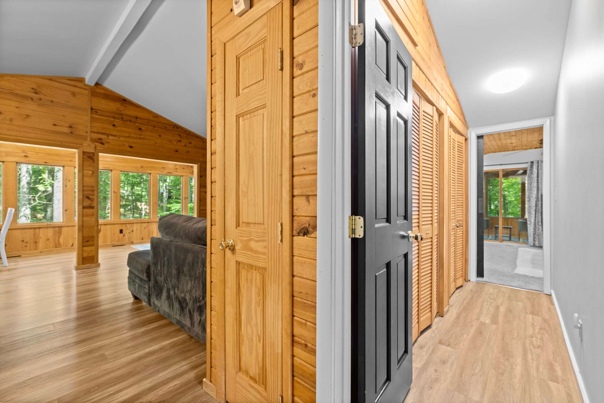 Cozy Cottage w Fireplace, FirePit & Resort Access