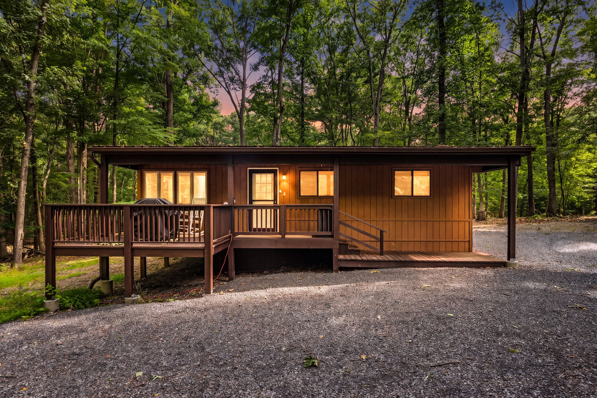 Cozy Cottage w Fireplace, FirePit & Resort Access