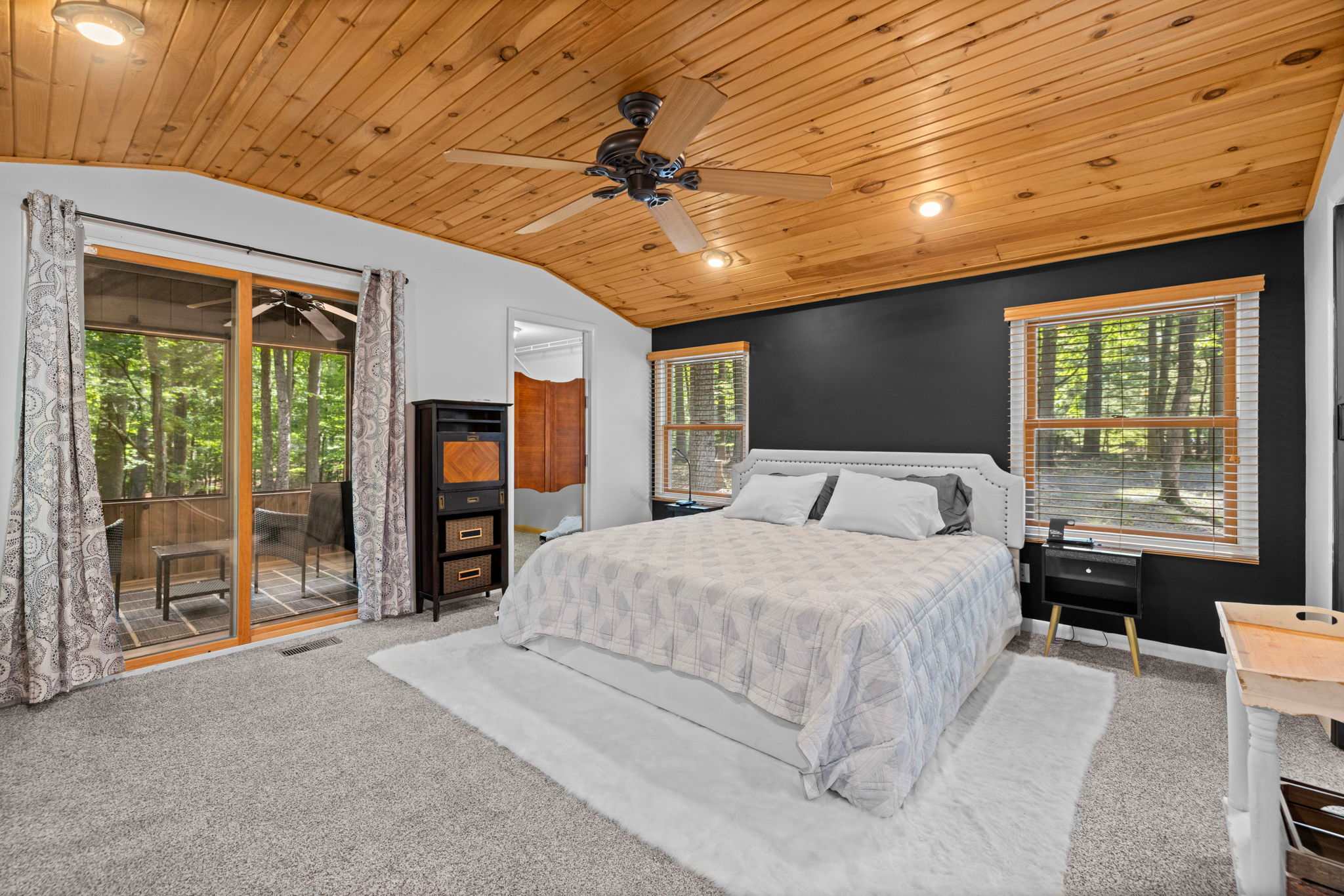 Cozy Cottage w Fireplace, FirePit & Resort Access