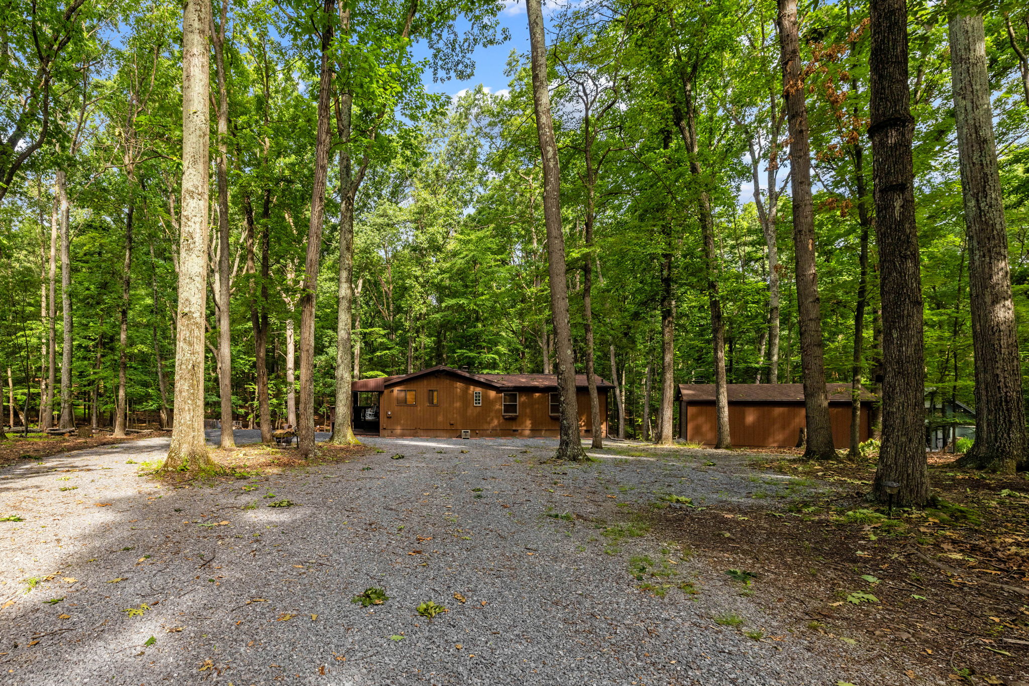 Cozy Cottage w Fireplace, FirePit & Resort Access
