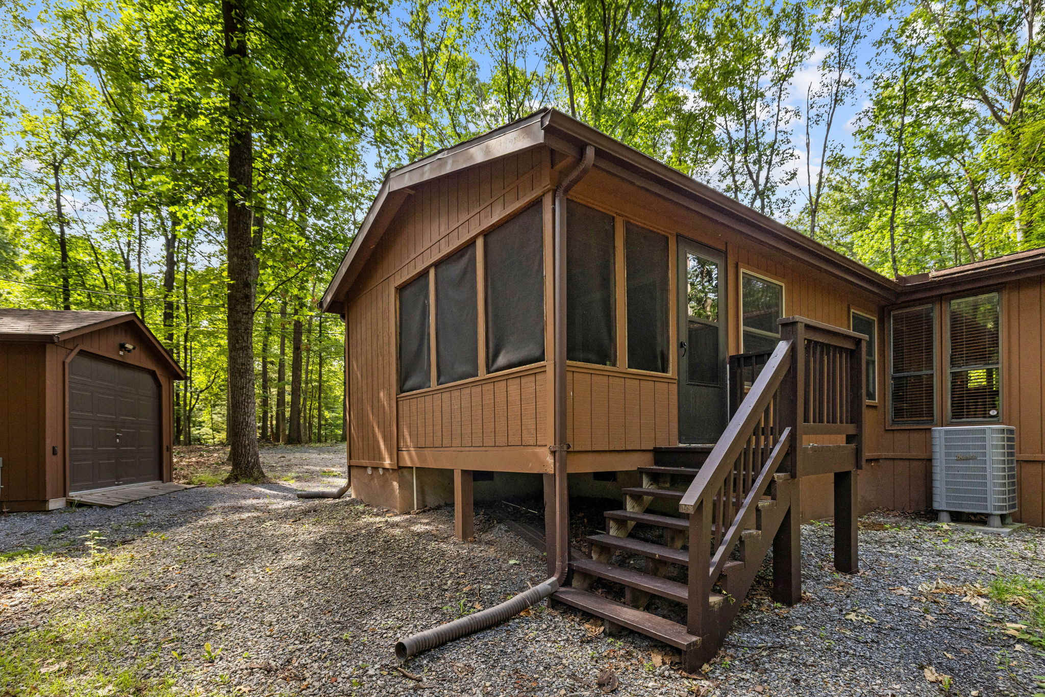 Cozy Cottage w Fireplace, FirePit & Resort Access