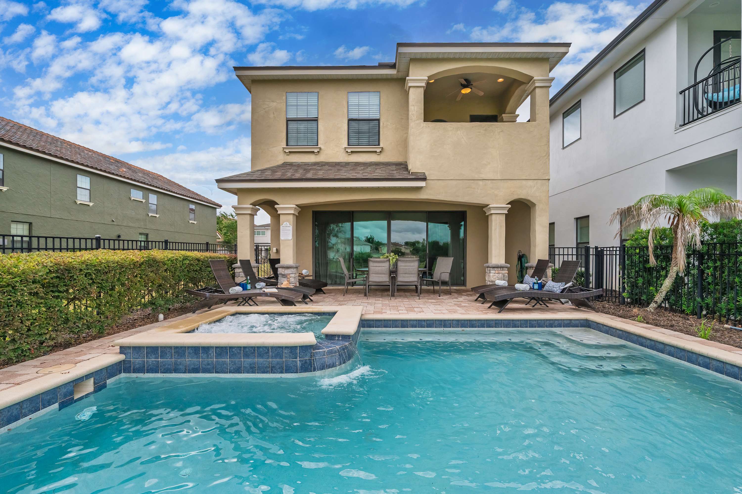 5BR themed retreat w/ game room near Disney