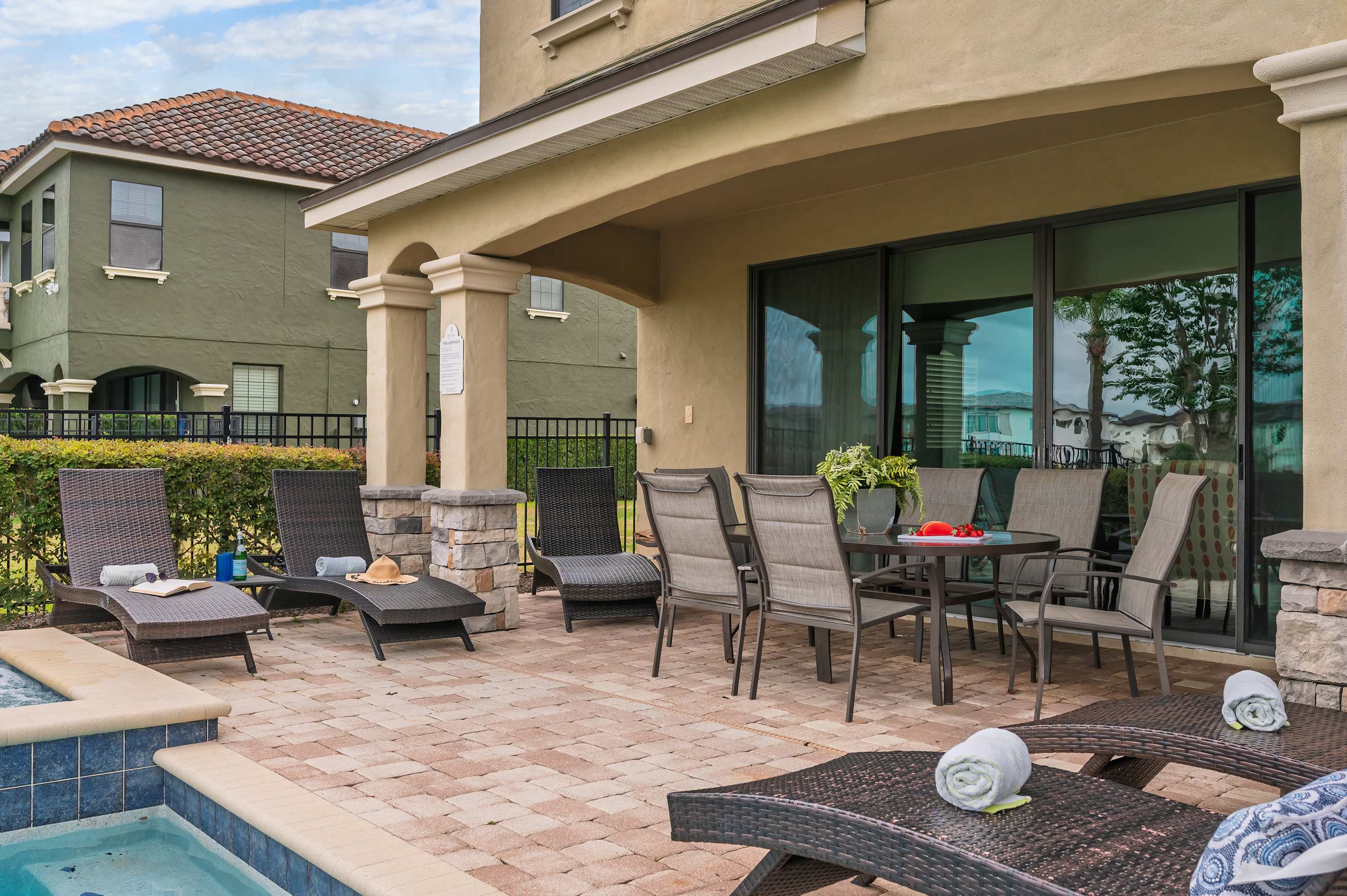 5BR themed retreat w/ game room near Disney