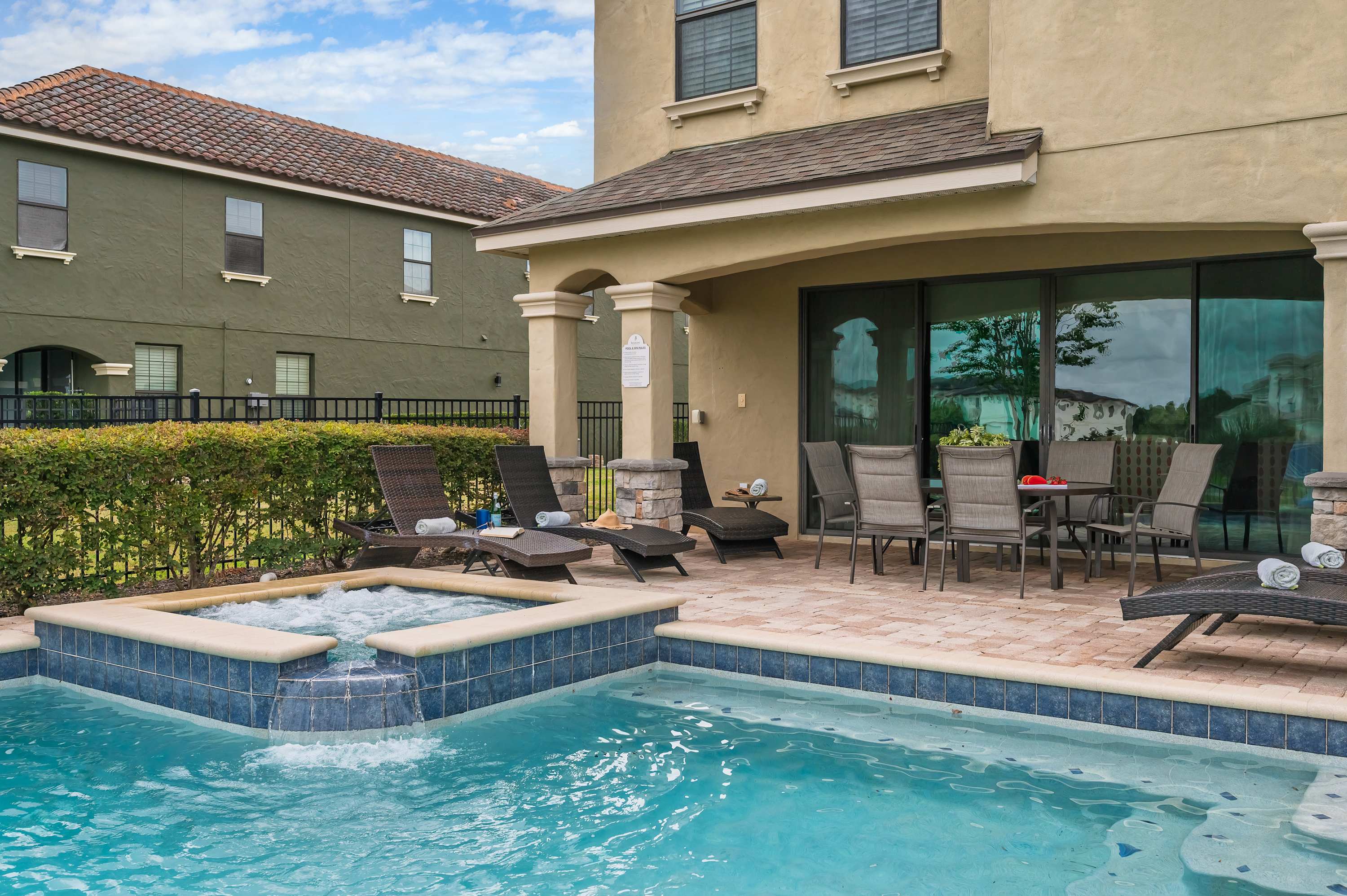 5BR themed retreat w/ game room near Disney