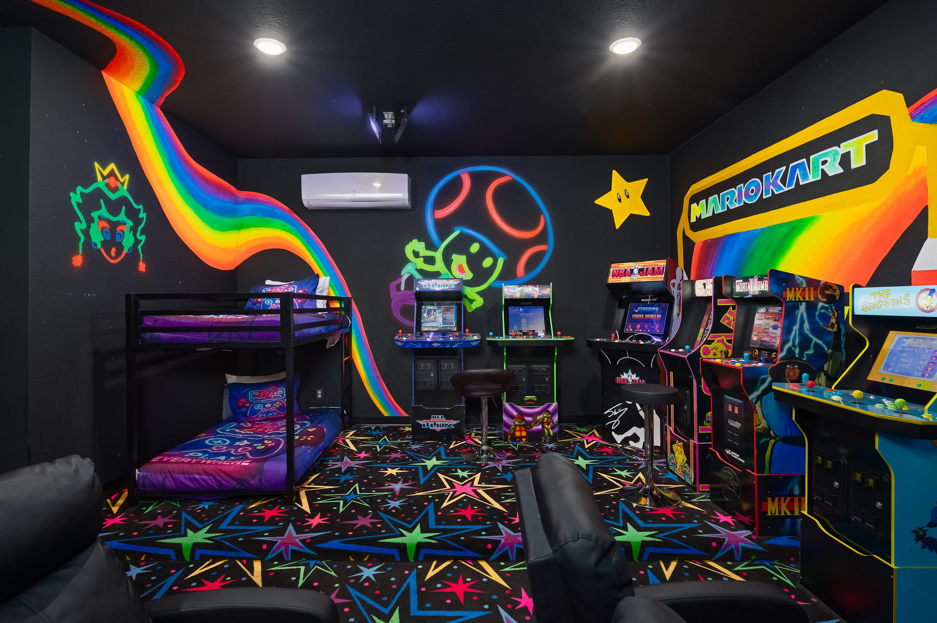 5BR themed retreat w/ game room near Disney