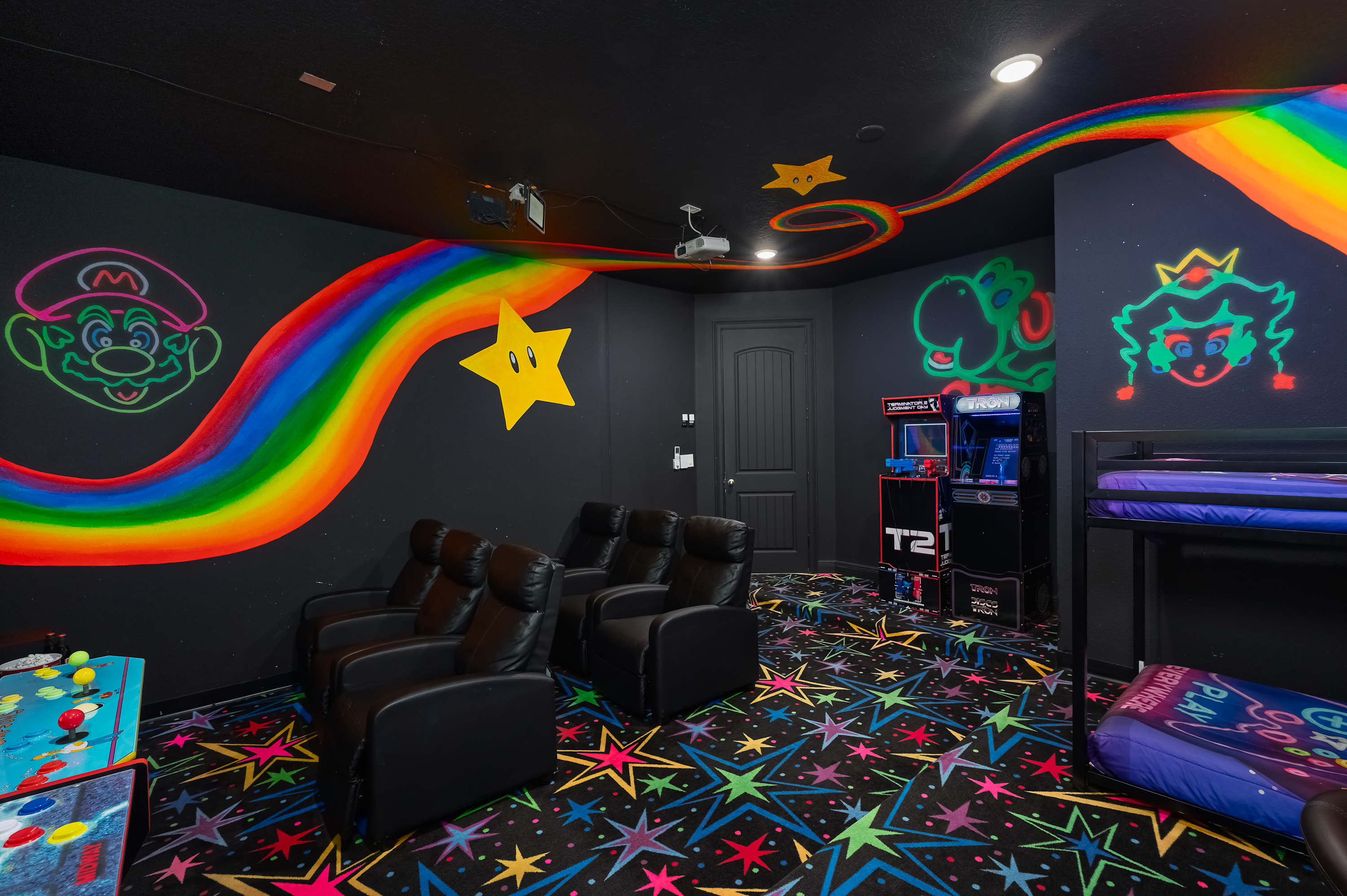 5BR themed retreat w/ game room near Disney