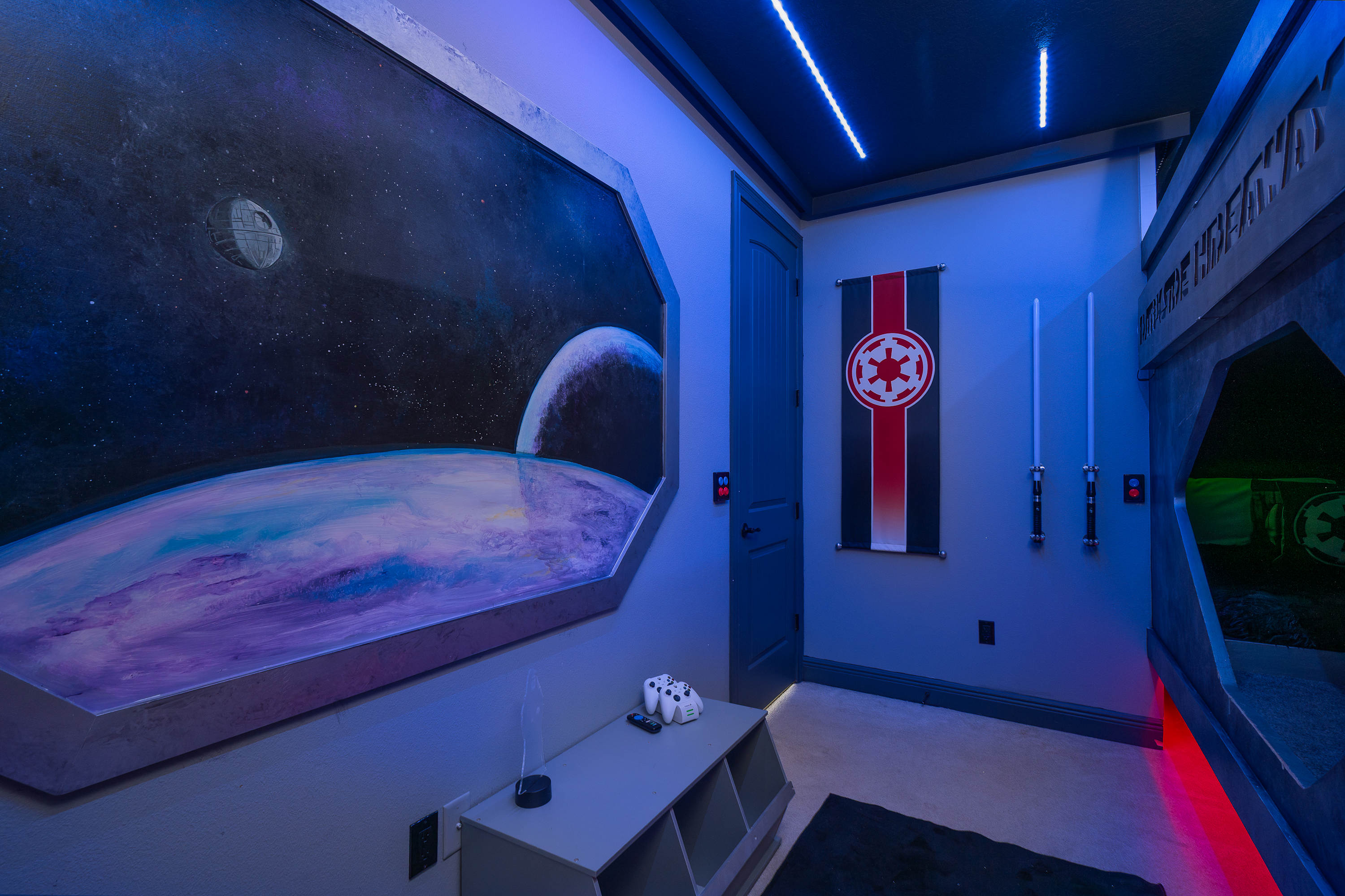 5BR themed retreat w/ game room near Disney