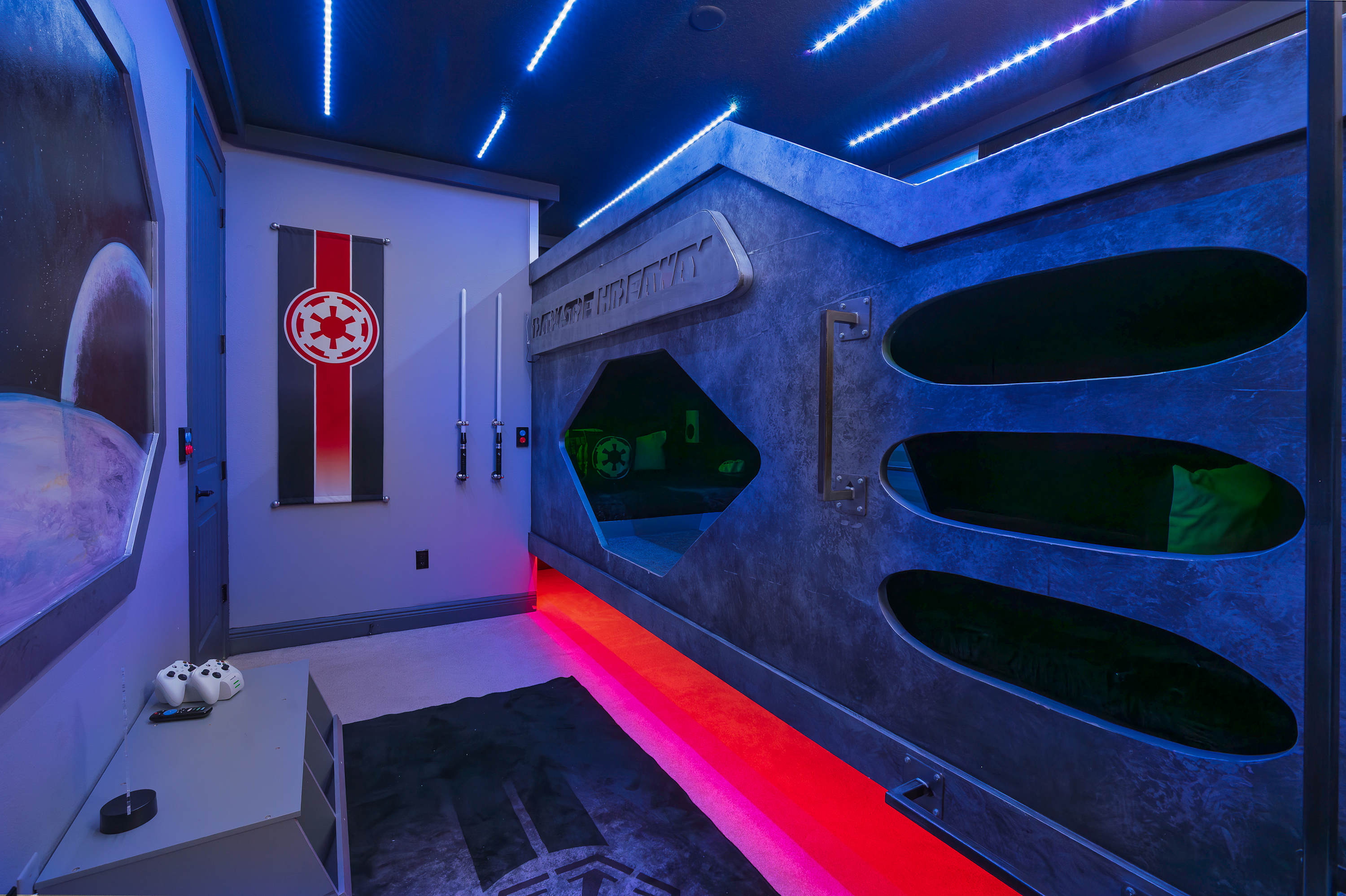 5BR themed retreat w/ game room near Disney
