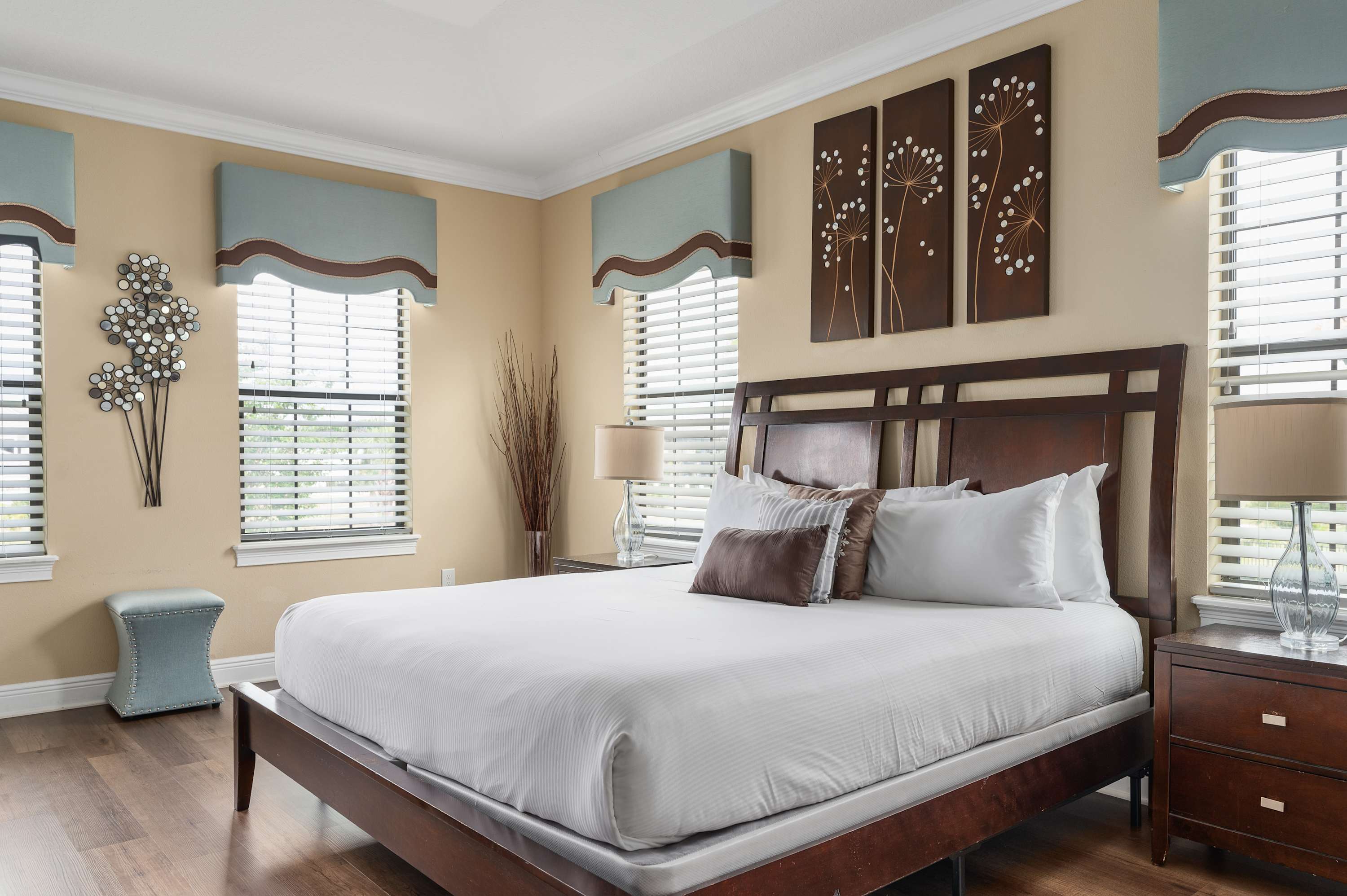 5BR themed retreat w/ game room near Disney
