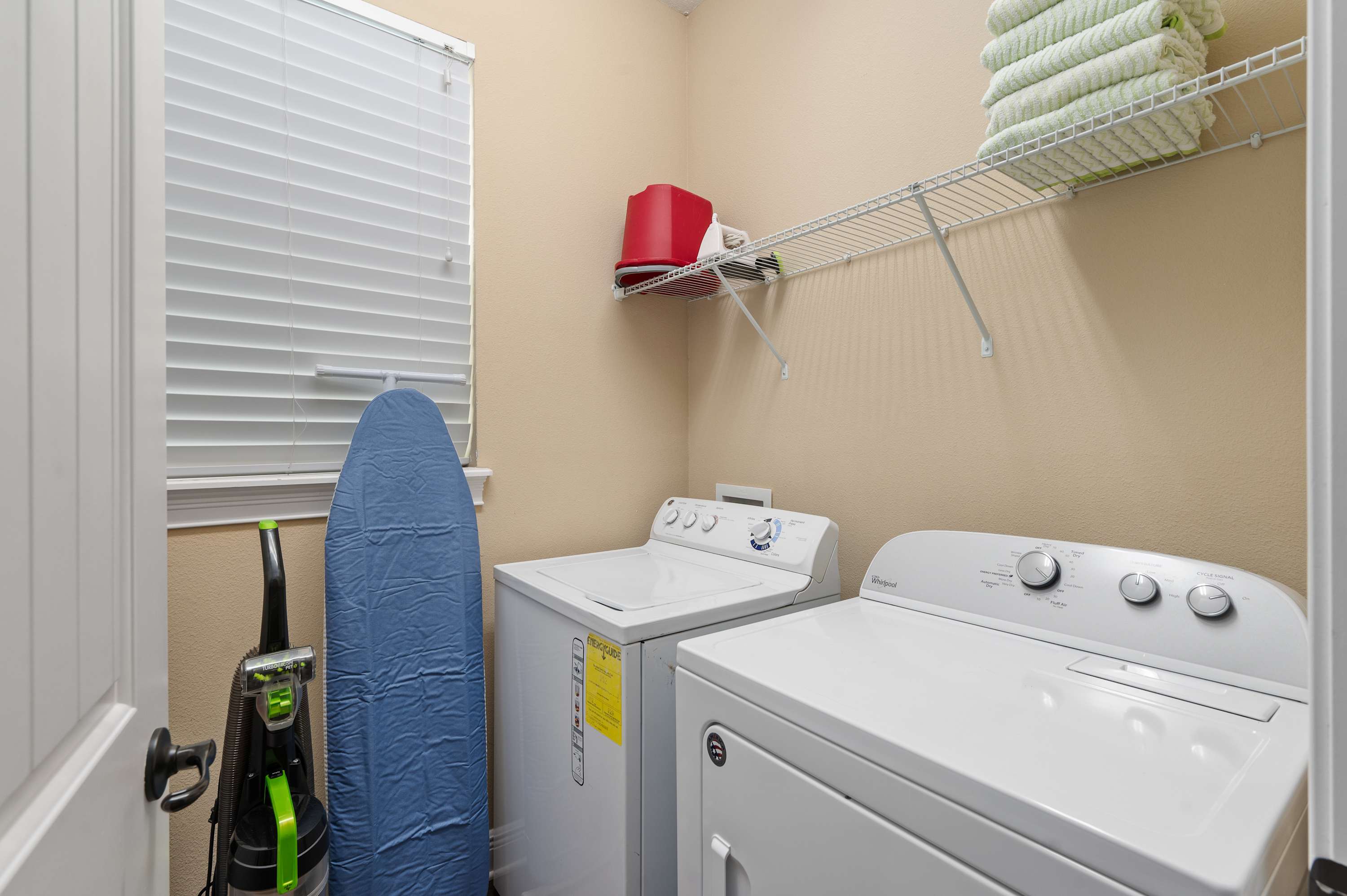 5BR themed retreat w/ game room near Disney