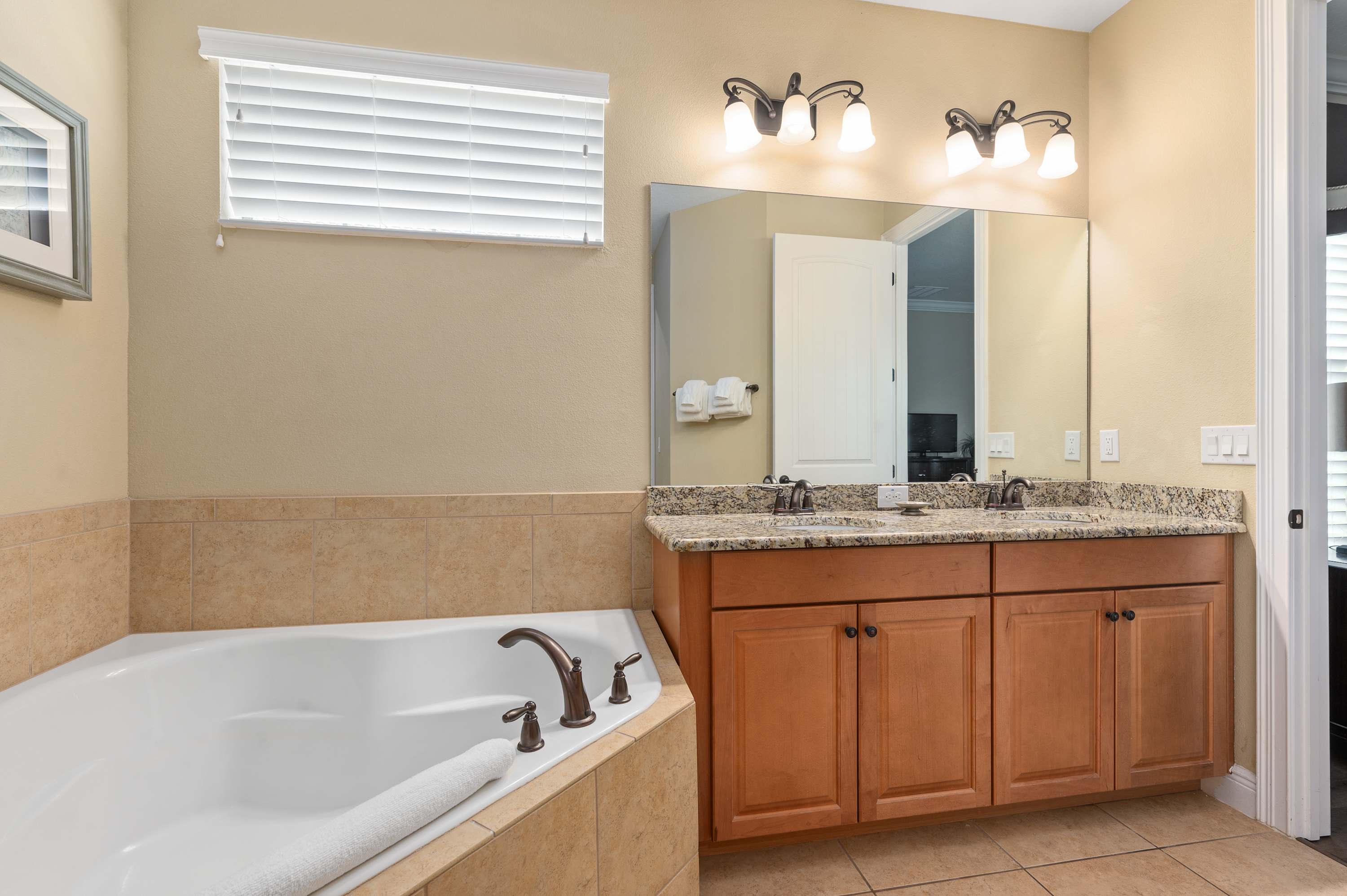 5BR themed retreat w/ game room near Disney