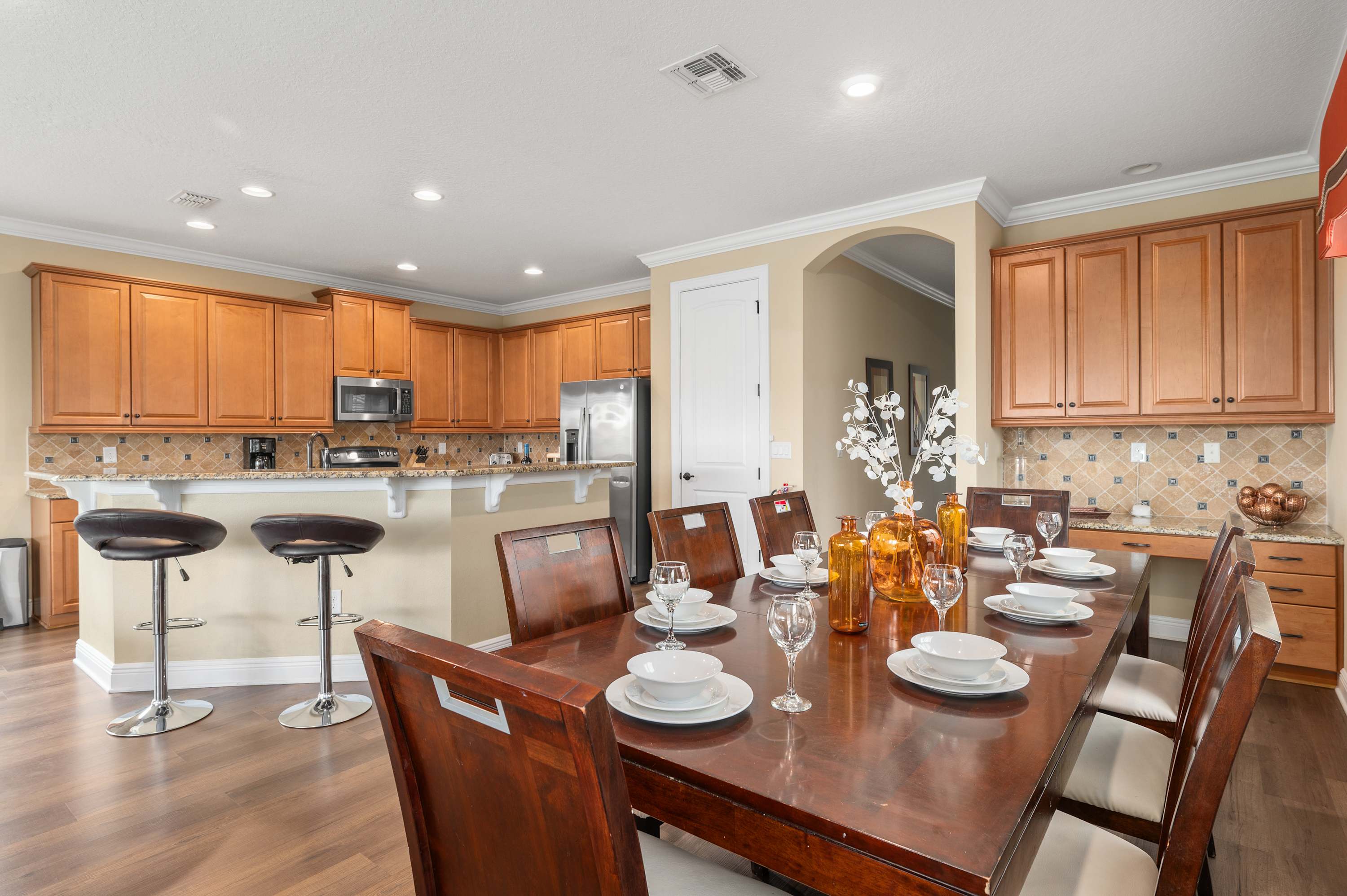 5BR themed retreat w/ game room near Disney