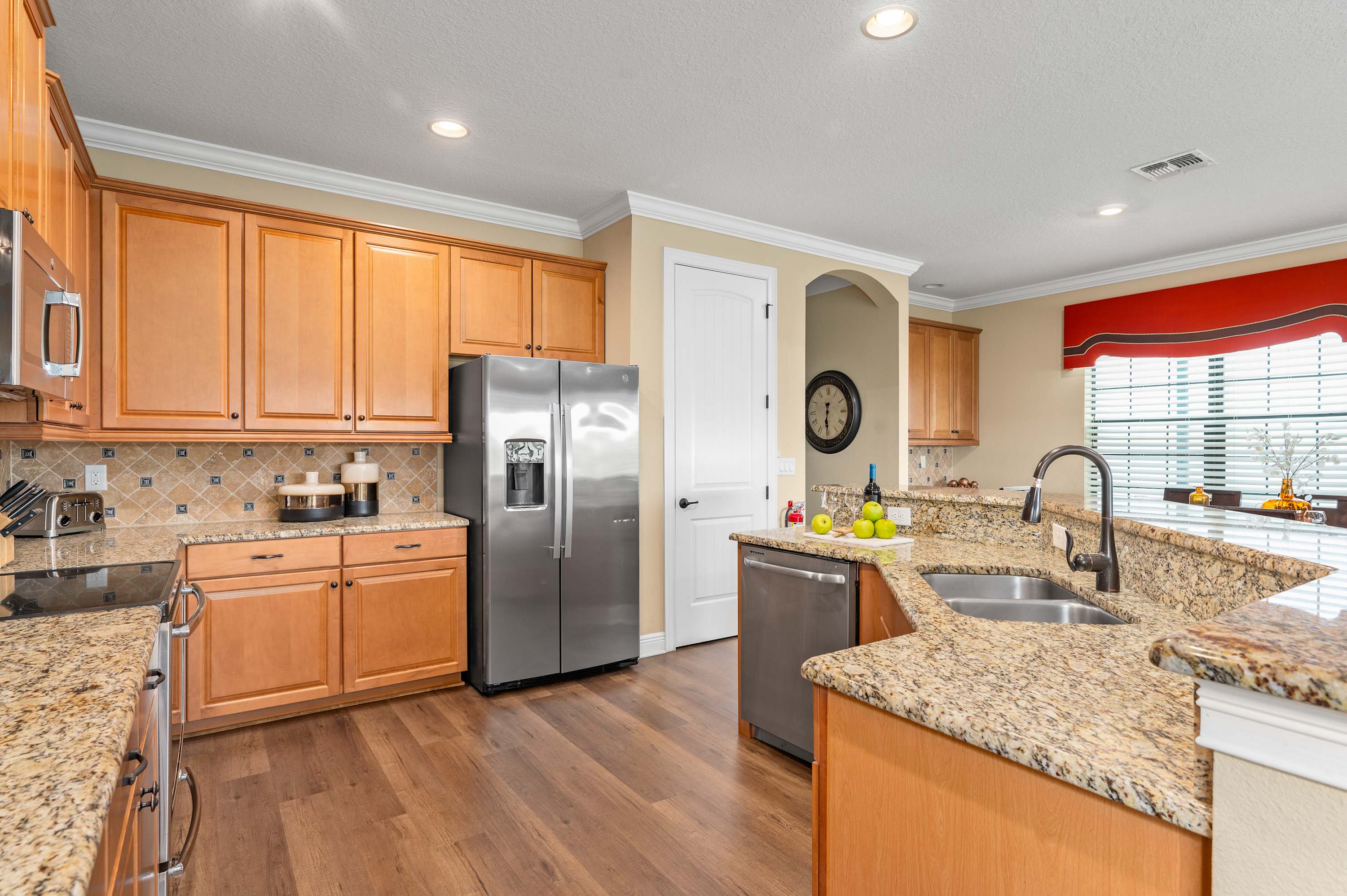 5BR themed retreat w/ game room near Disney