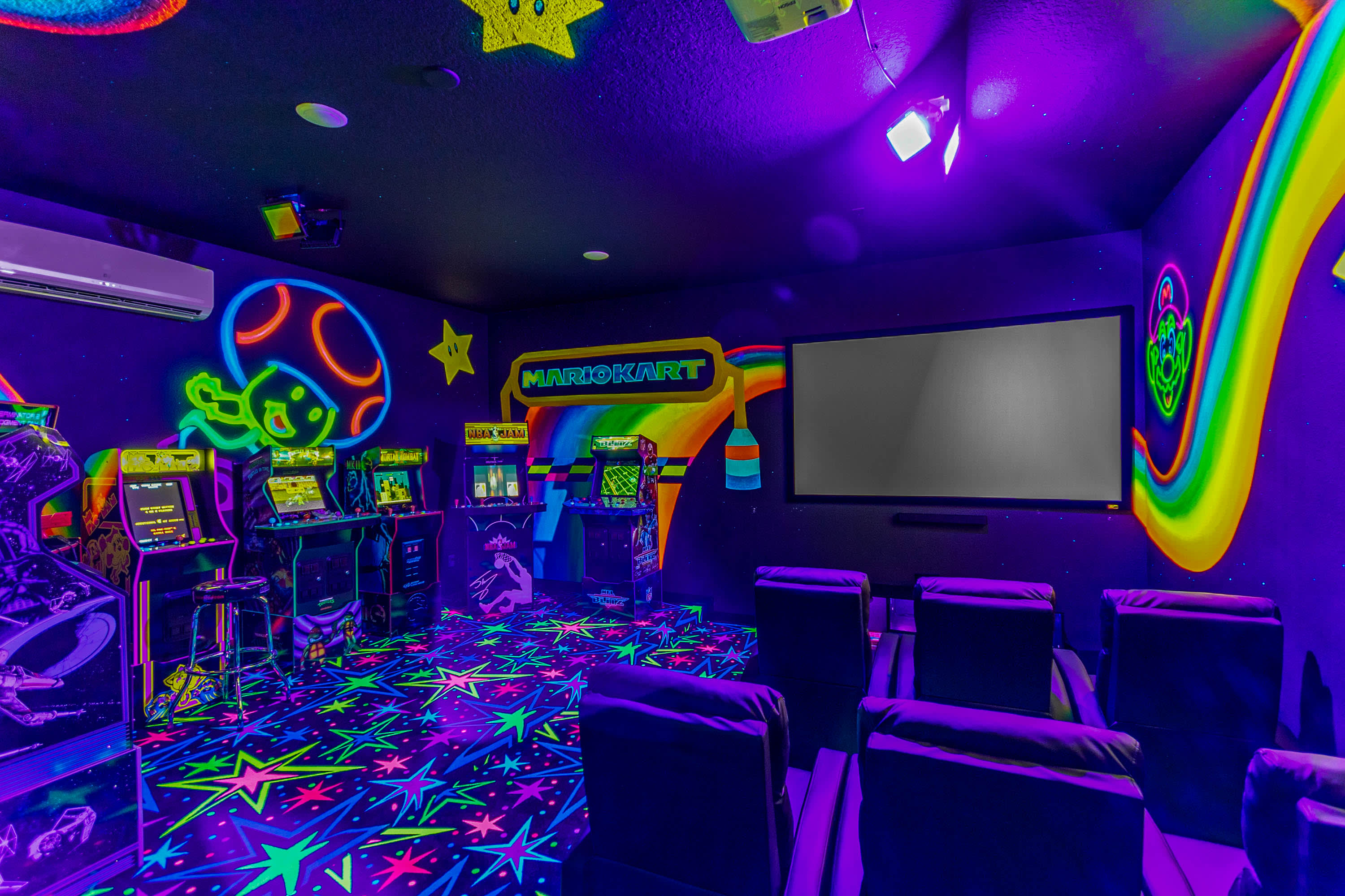 5BR themed retreat w/ game room near Disney