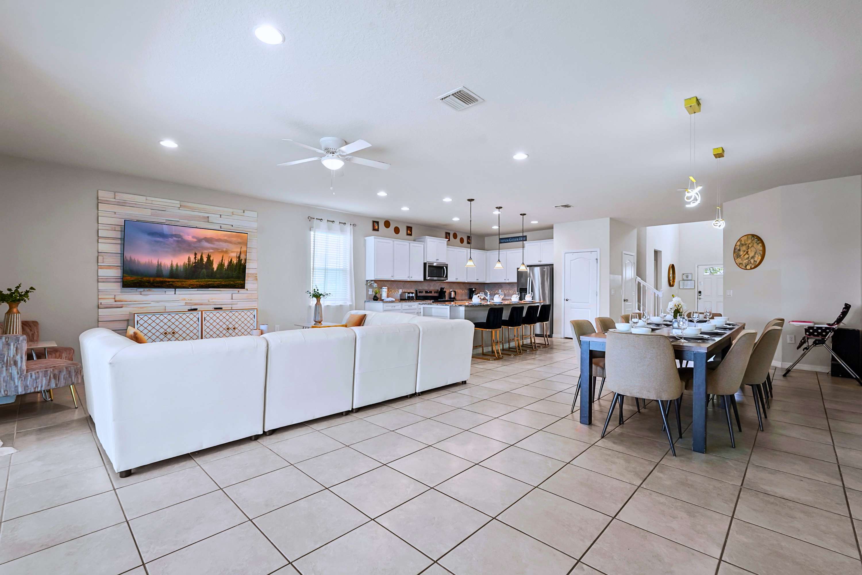 Massive, group-friendly space to spread out and relax.