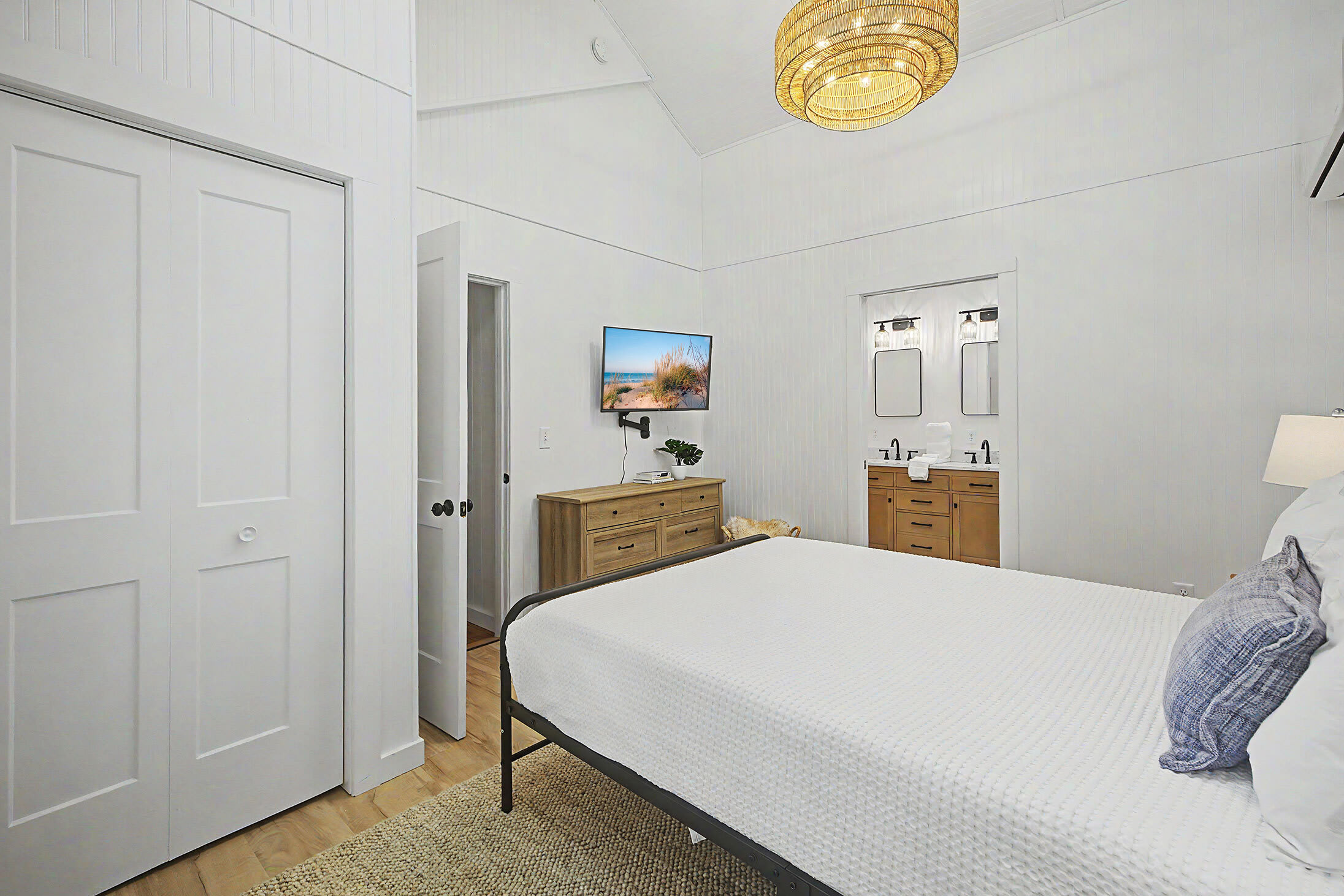 The signature suite with private bath has vaulted ceilings and exquisite designer touches.