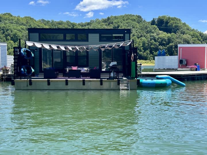 THE Lily Pad - Floating Lake House with Private Dock