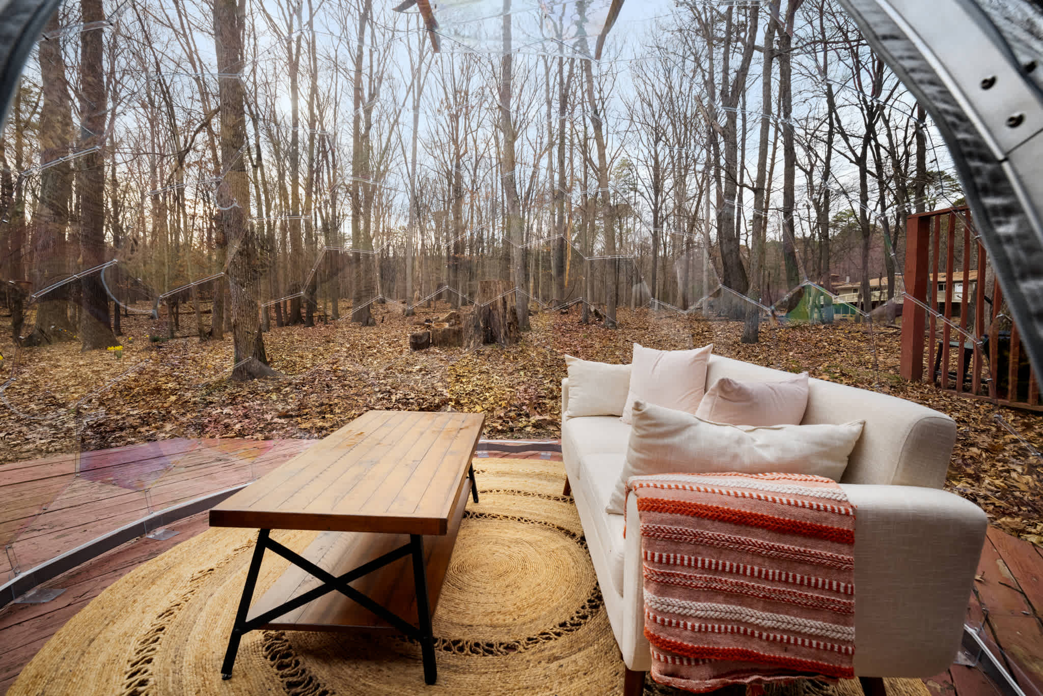 3BR cabin w/ backyard, hot tub, dome & deck