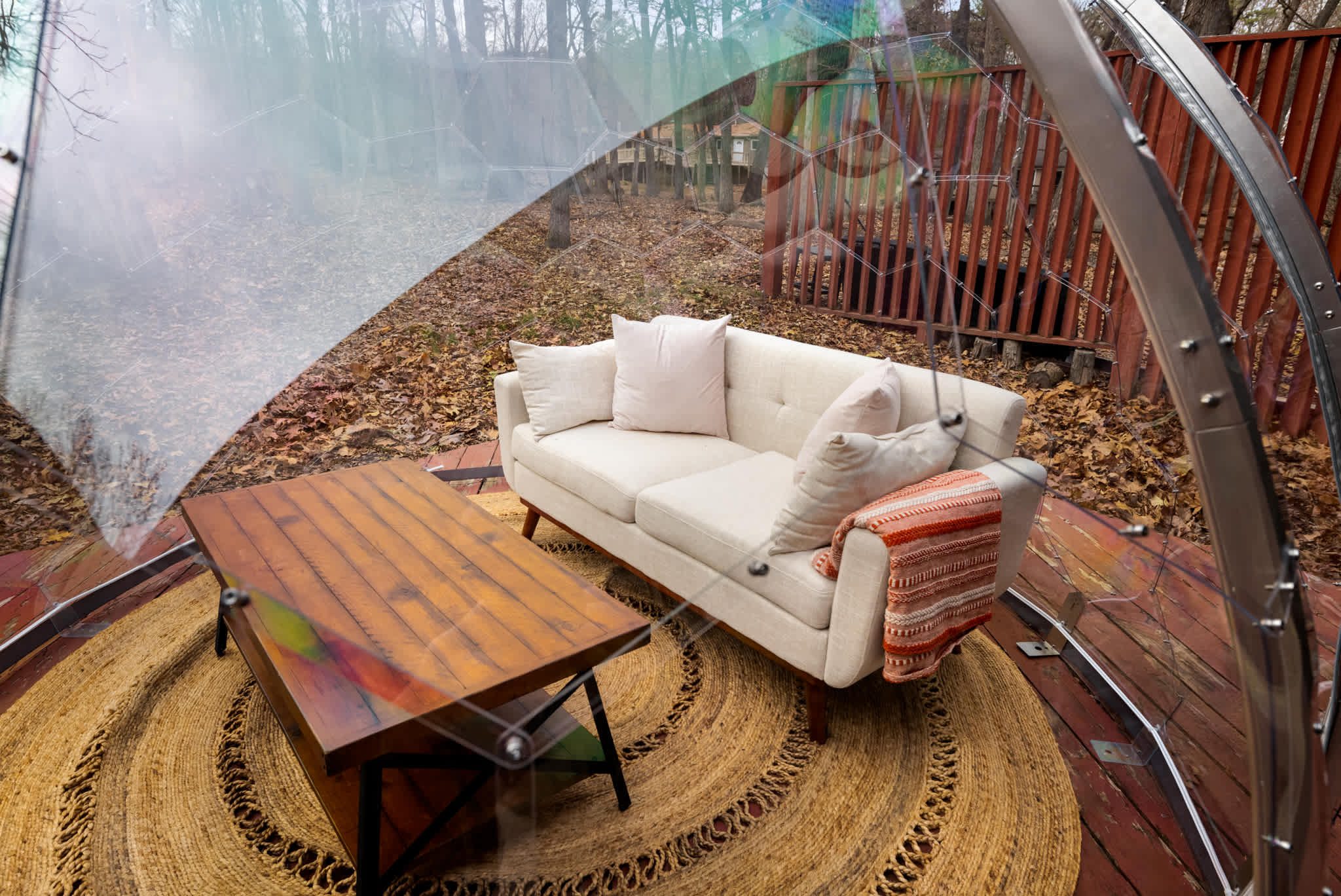 3BR cabin w/ backyard, hot tub, dome & deck