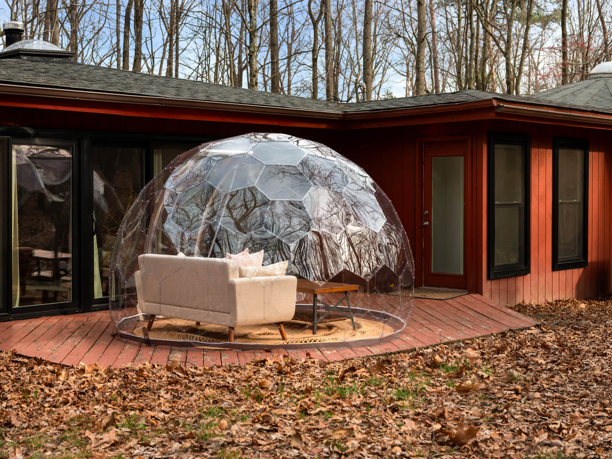 3BR cabin w/ backyard, hot tub, dome & deck