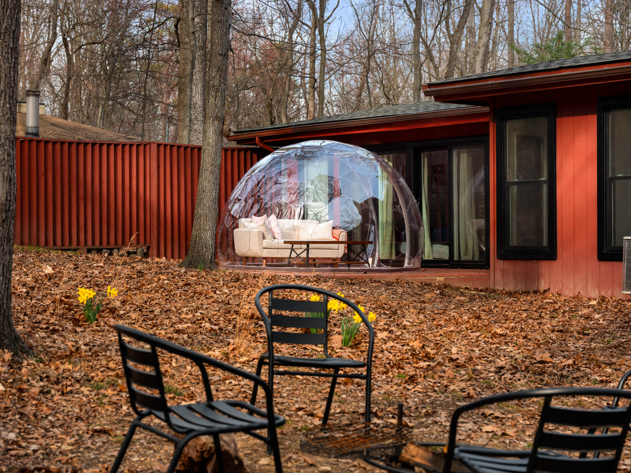 3BR cabin w/ backyard, hot tub, dome & deck